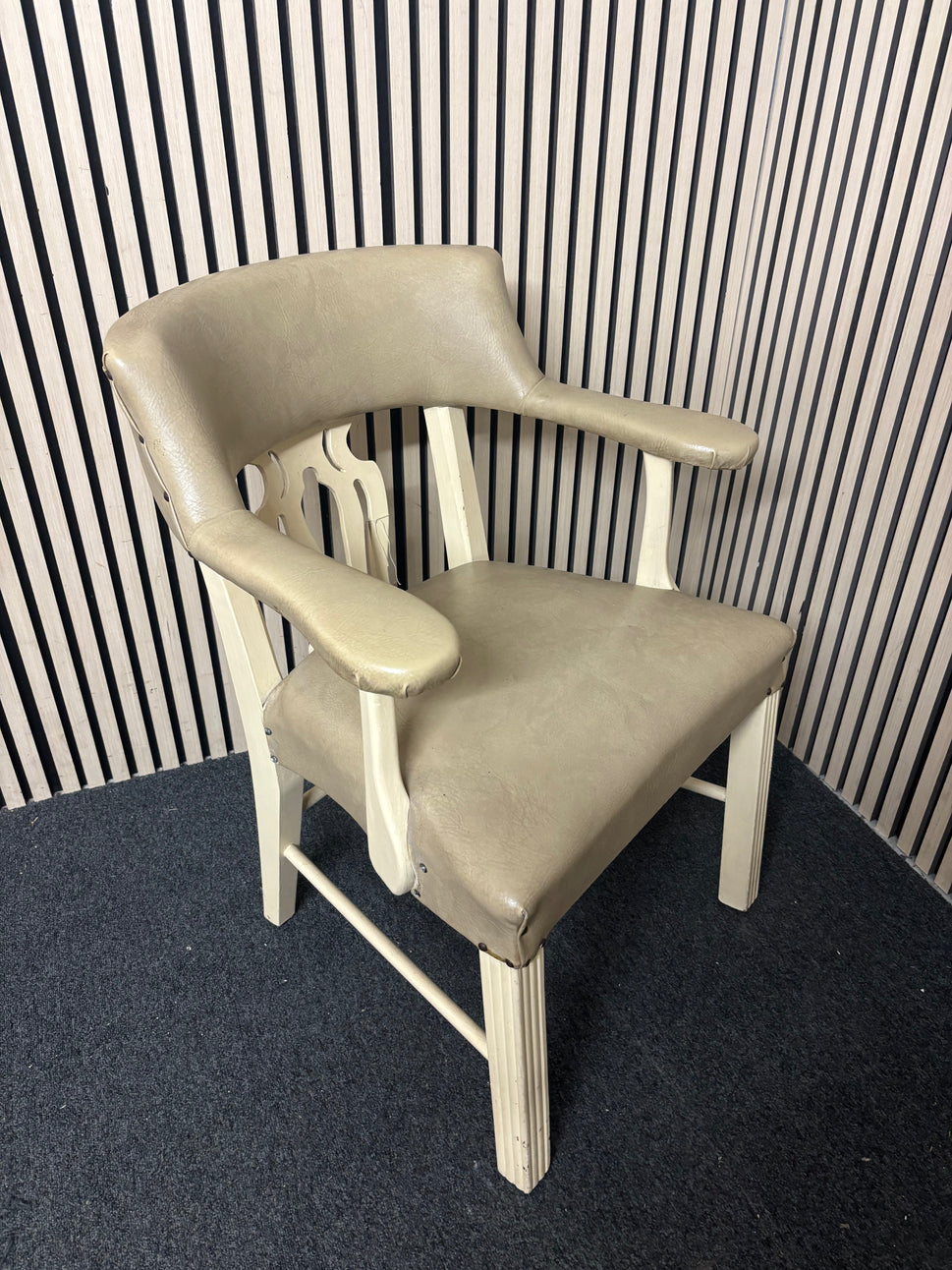Cream leatherette carver armchair 2226