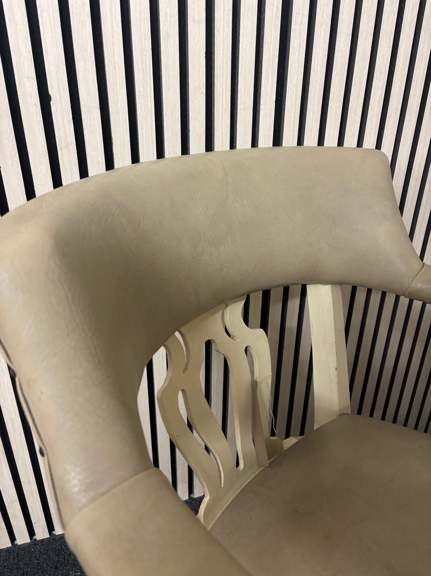 Cream leatherette carver armchair 2226