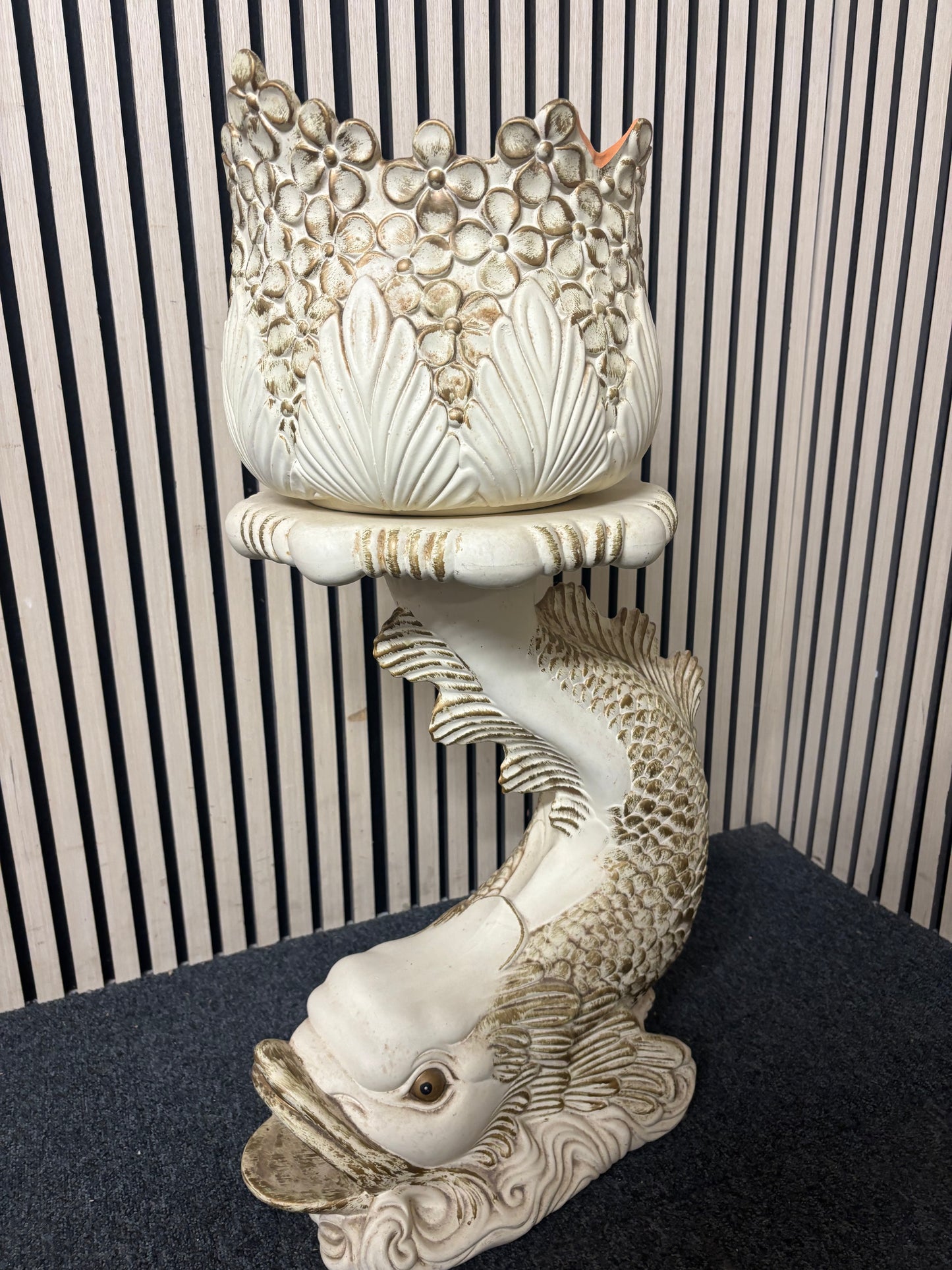 Fish jug and podium 2226
