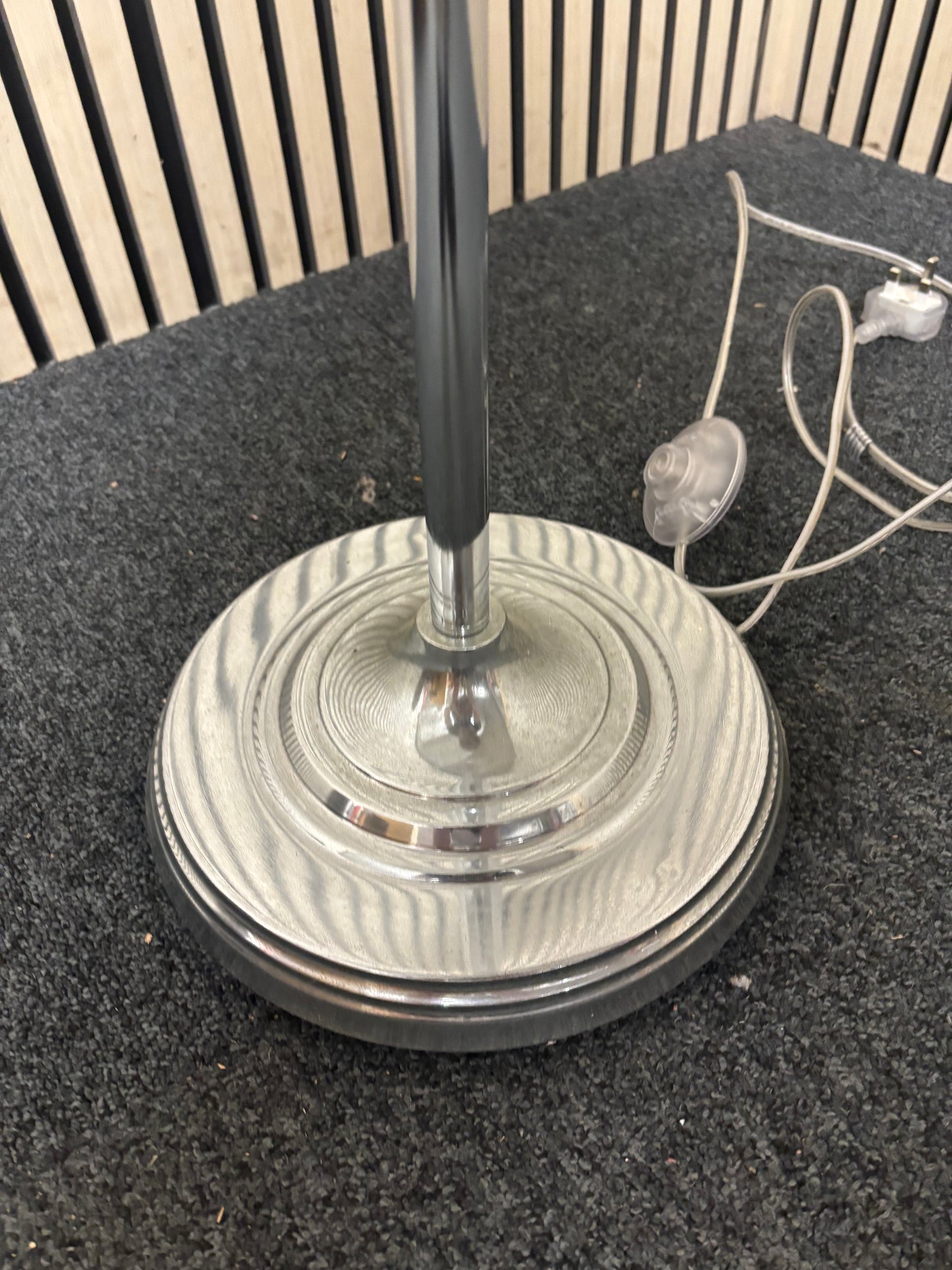 Tall metal lamp with ornate lampshade 2226