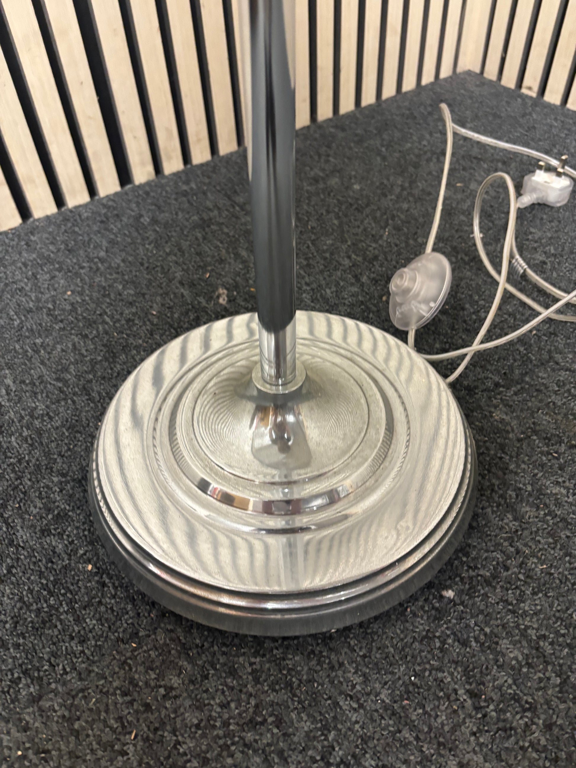Tall metal lamp with ornate lampshade 2226