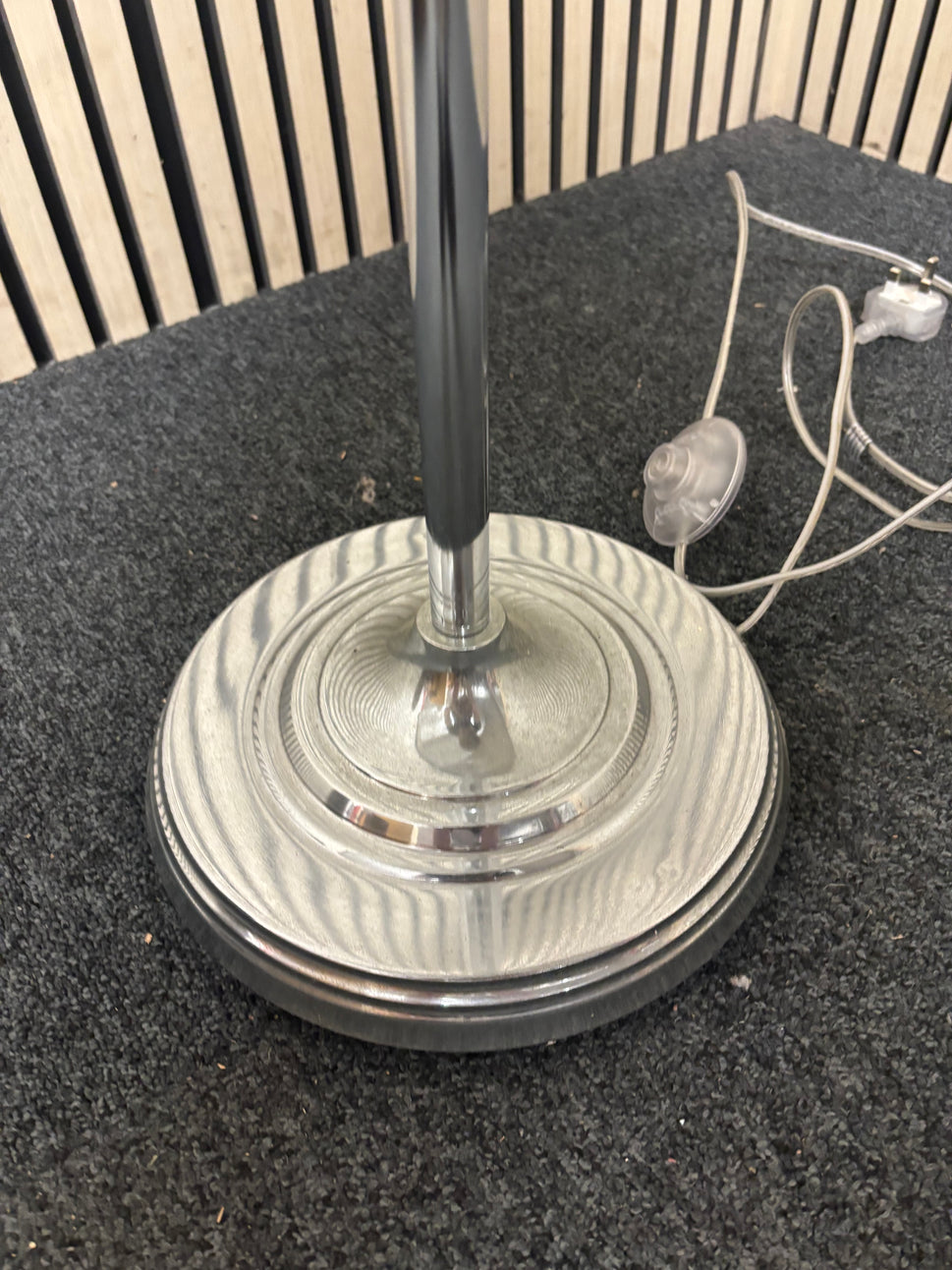 Tall metal lamp with ornate lampshade 2226