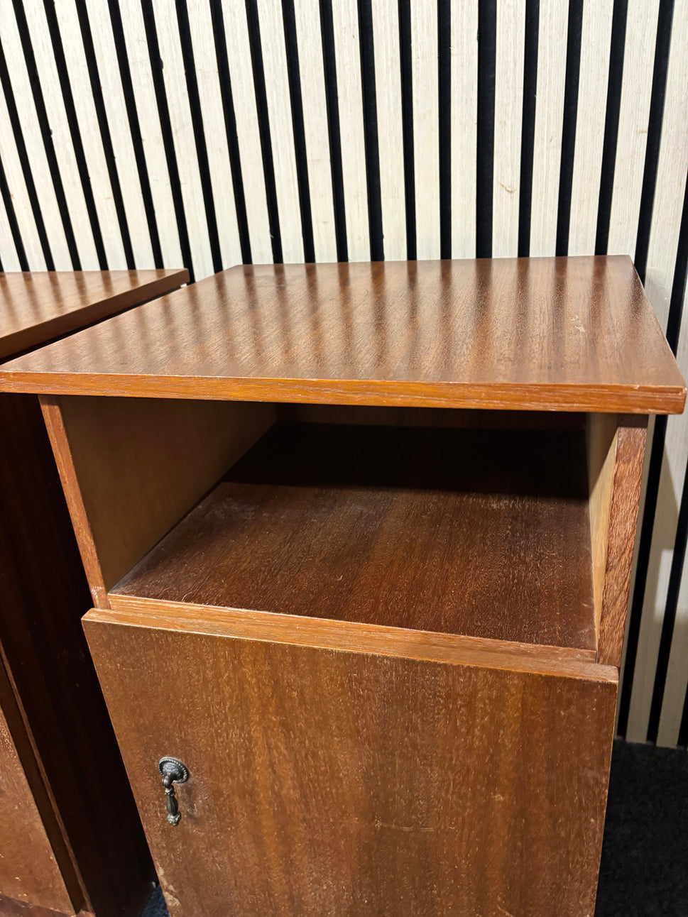 Mahogany 1 door bedside locker with shelf (SET OF 2) 2226