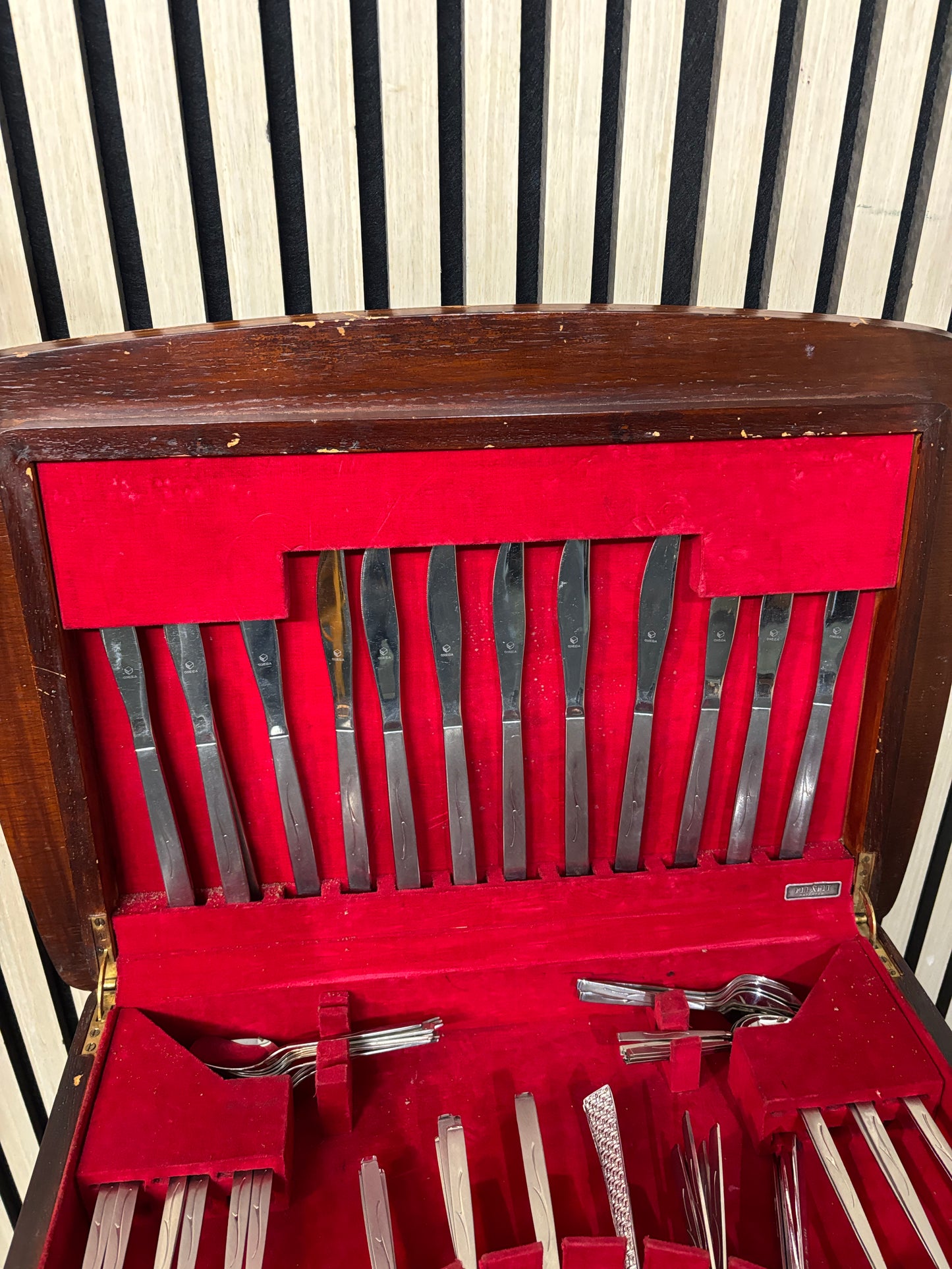 Mahogany framed top open cutlery set with table 3126