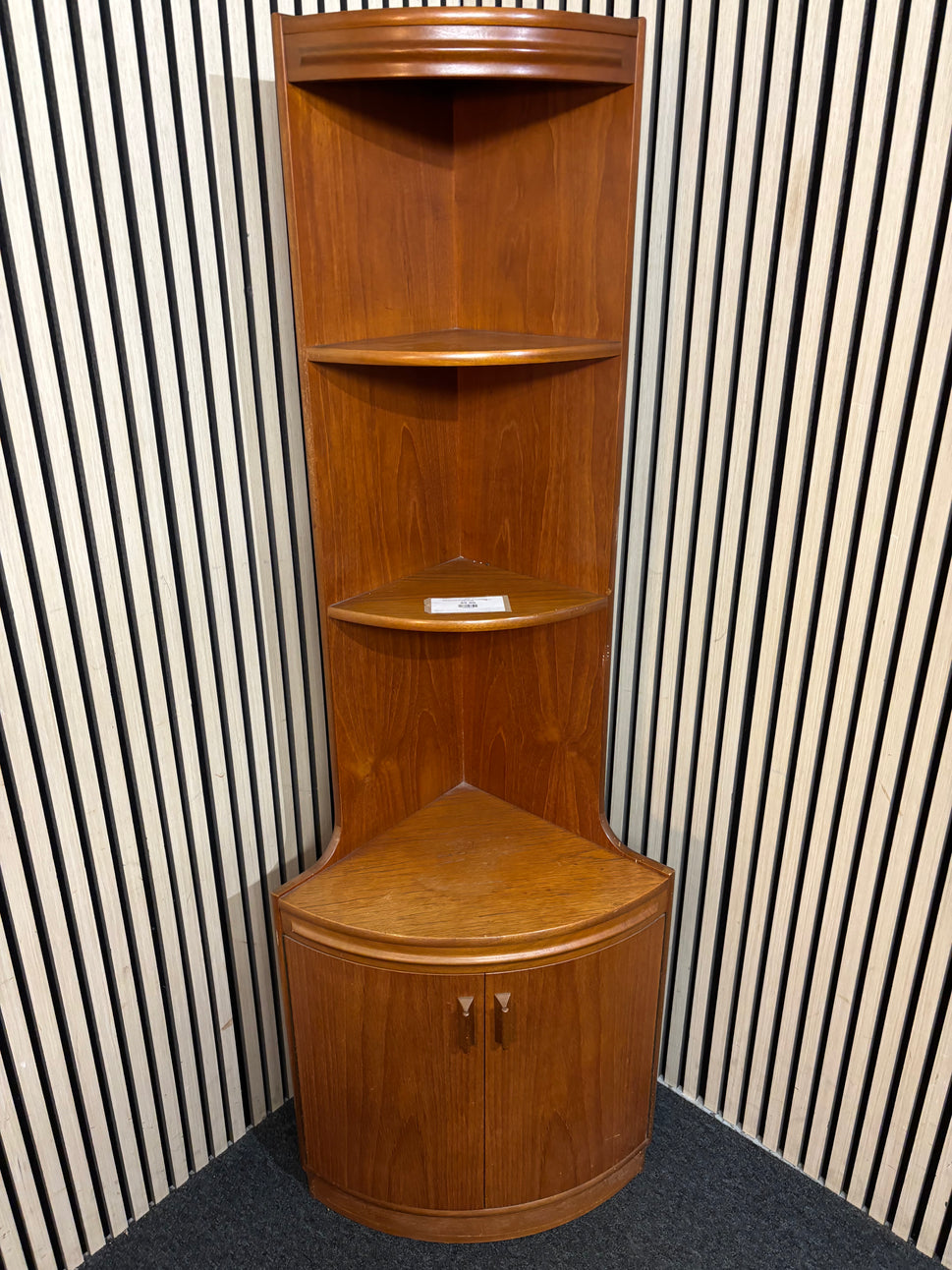 Solid teak 2 door tall corner storage unit (H 175 x W 60 x D 42 cm) 2226