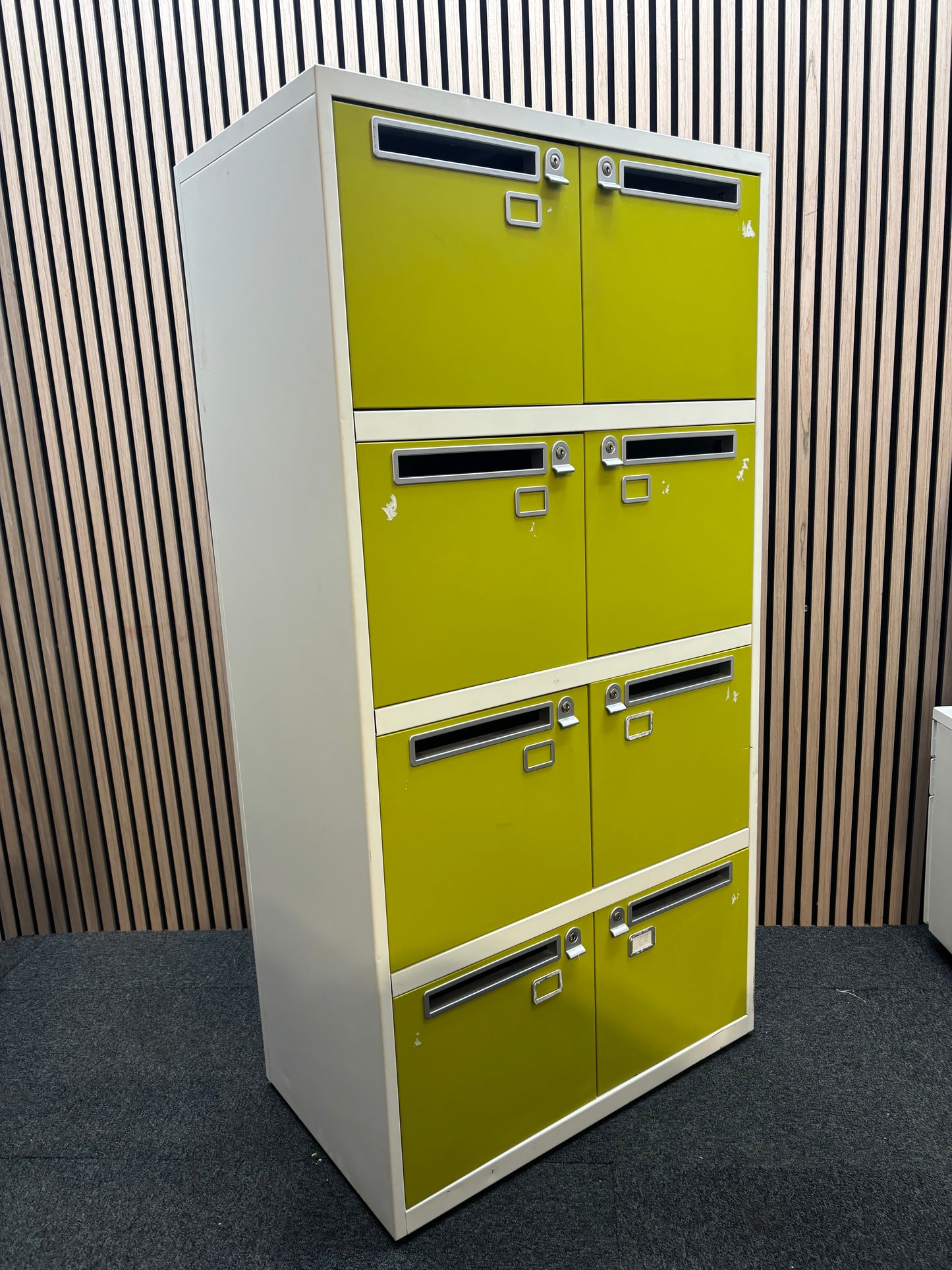 Green and white 8 door storage filer unit (H 160 x W 80 x D 47 cm)