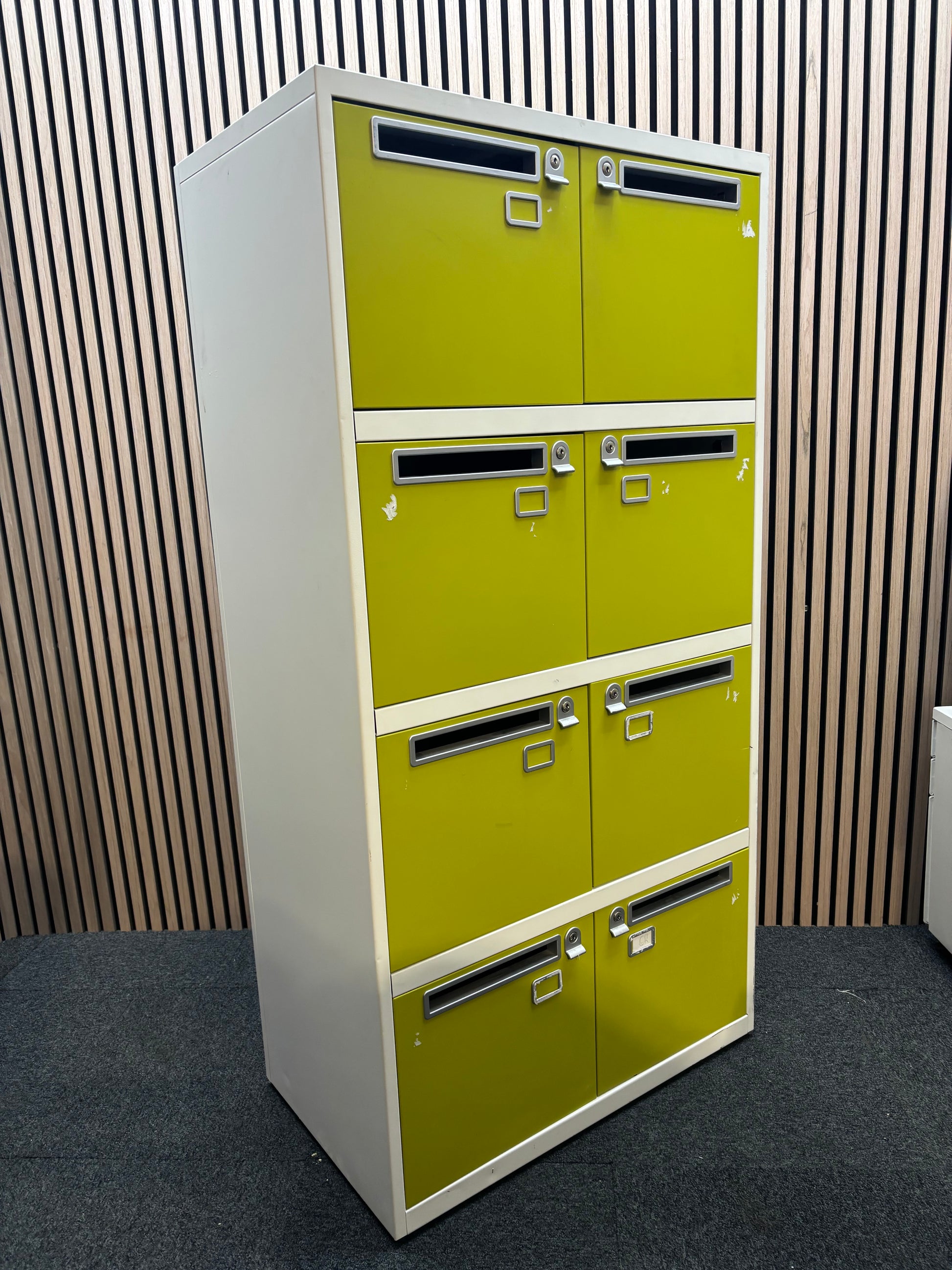 Green and white 8 door storage filer unit (H 160 x W 80 x D 47 cm)