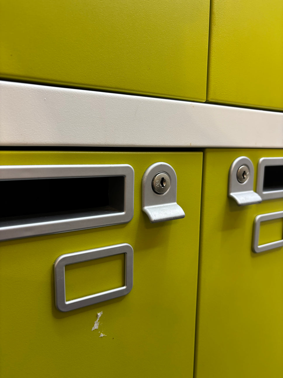 Green and white 8 door storage filer unit (H 160 x W 80 x D 47 cm)