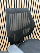 Switch Black mesh back second hand swivel chair with adjustable arms and black fabric seat 2 image