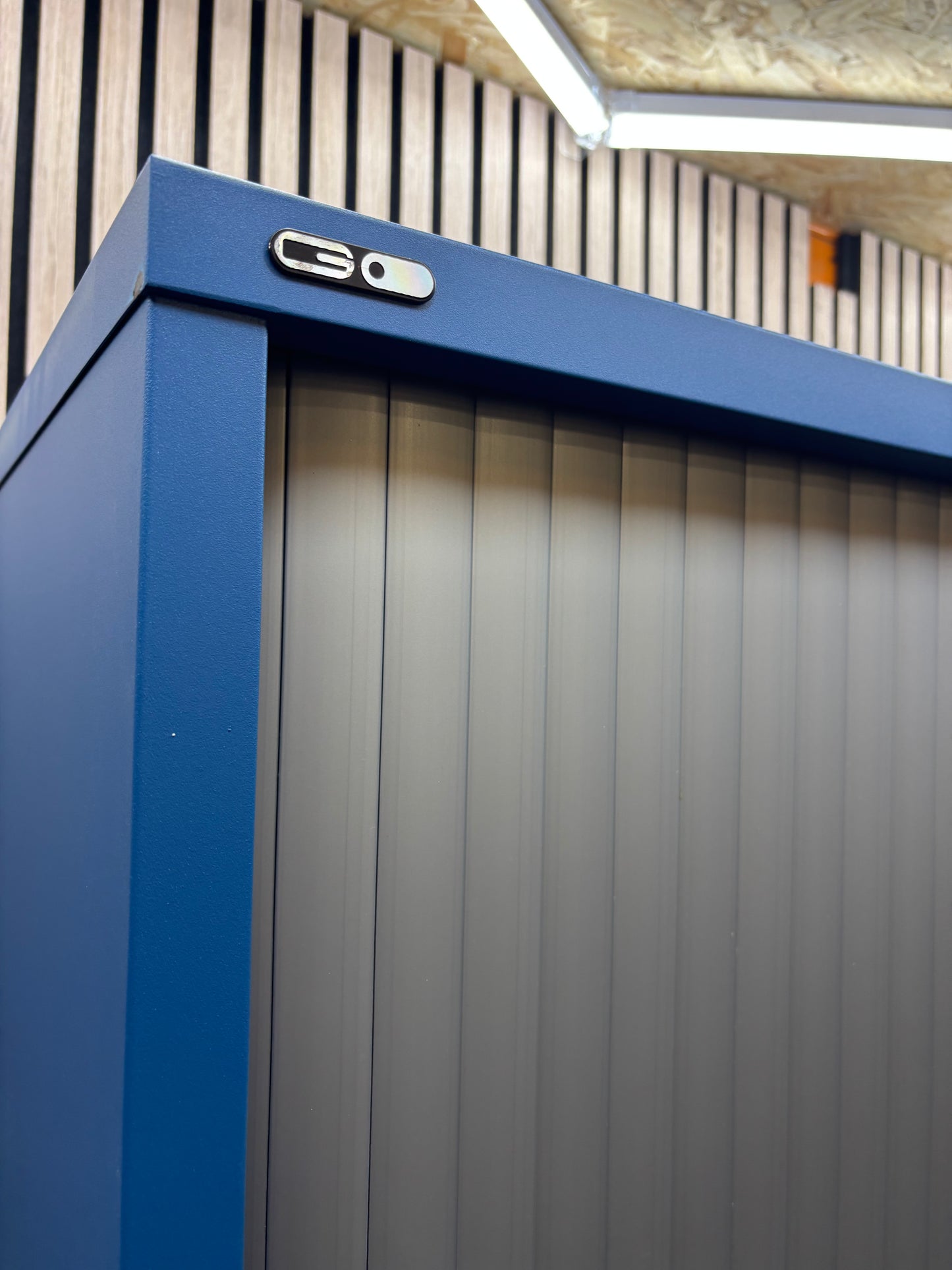 Large mainline metal 78 side open tambour unit- blue