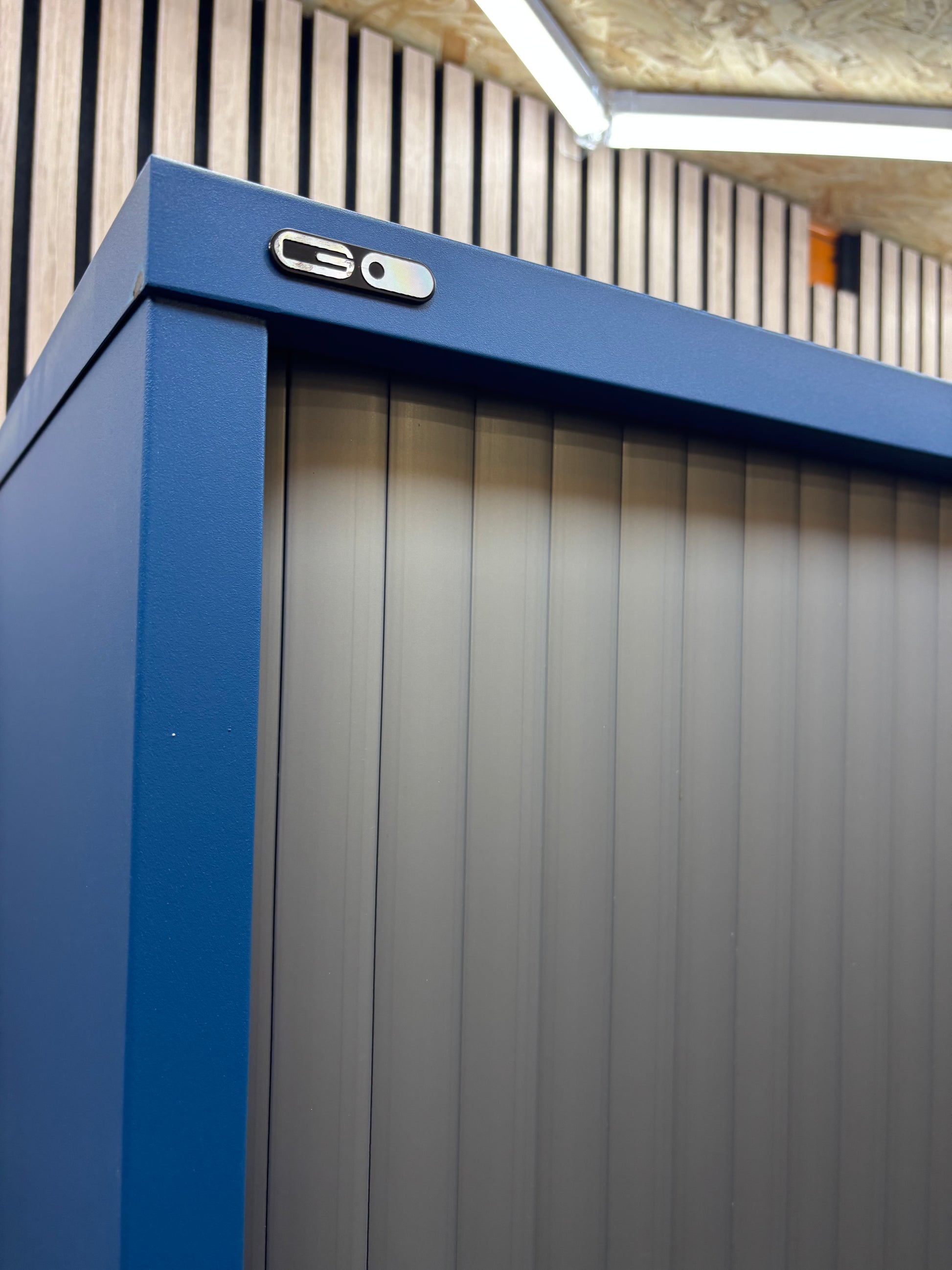 Large mainline metal 78 side open tambour unit- blue