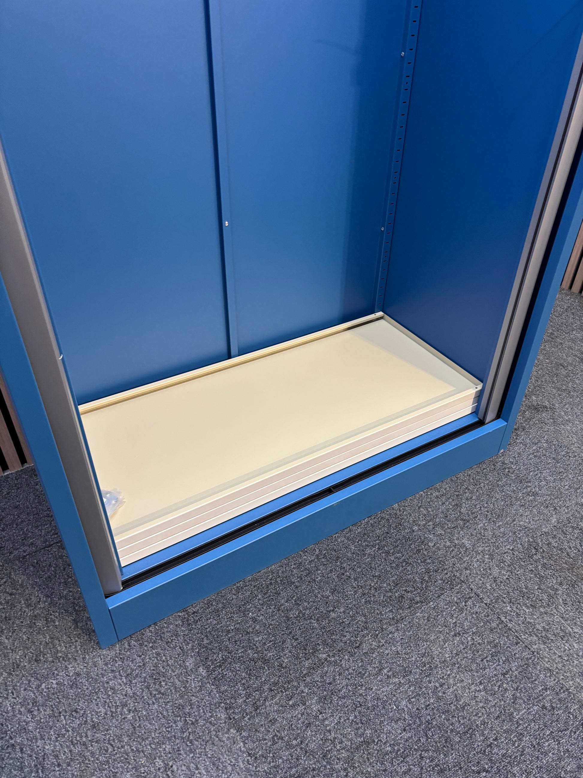 Large mainline metal 78 side open tambour unit- blue
