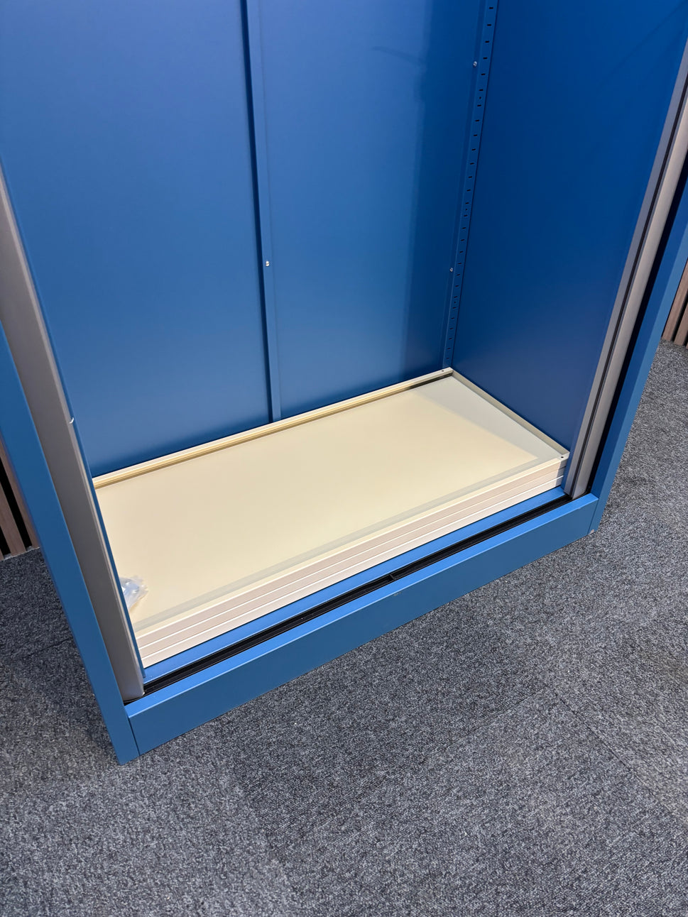 Large mainline metal 78 side open tambour unit- blue