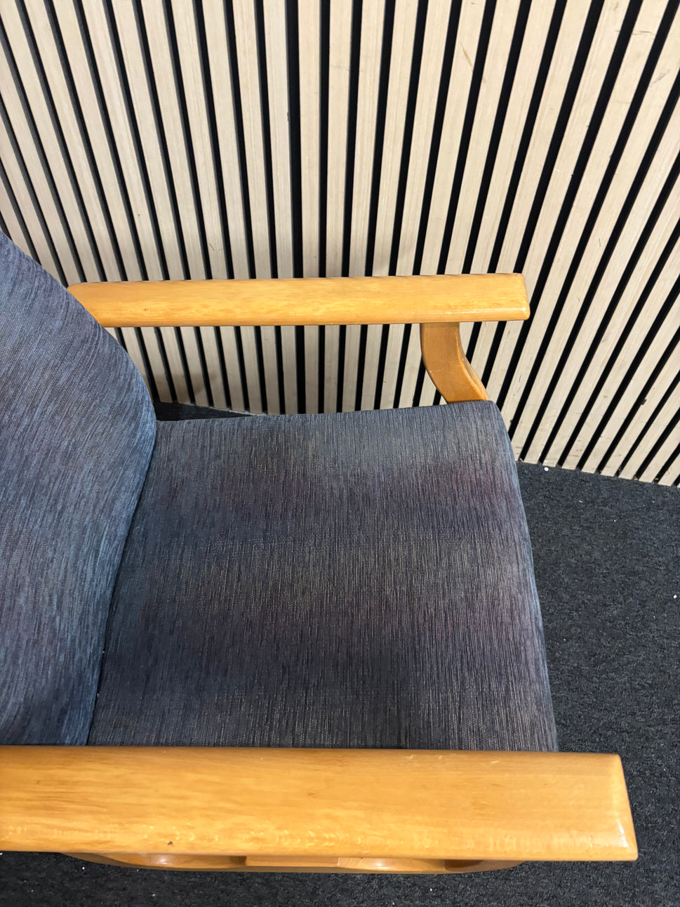Solid beech rocking chair with blue fabric 43558