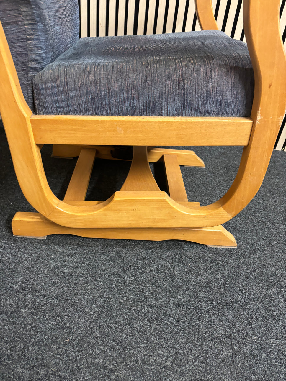 Solid beech rocking chair with blue fabric 43558