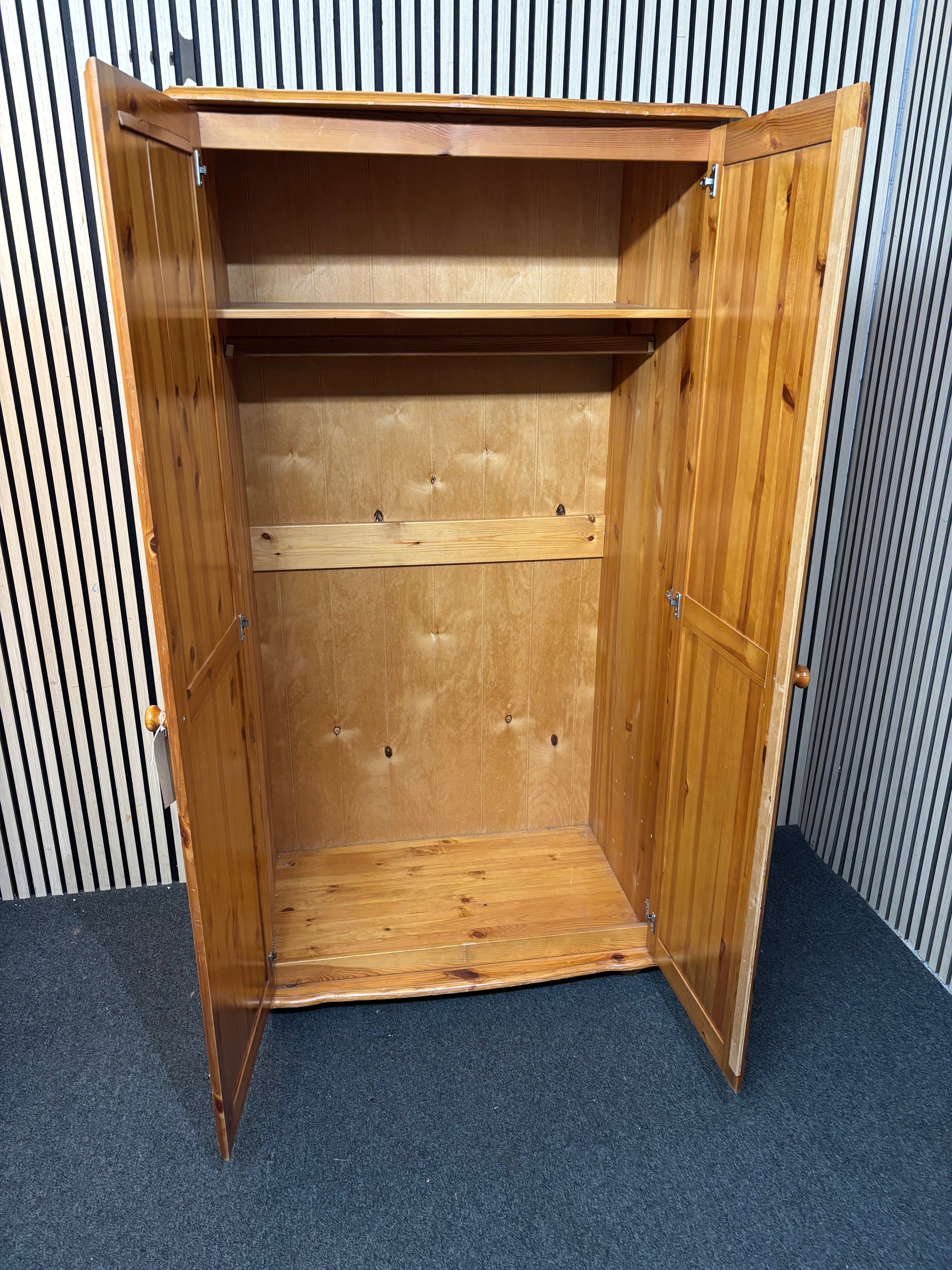 Solid pine 2 door wardrobe (H 177 x W 95 x D 58 cm) 43527