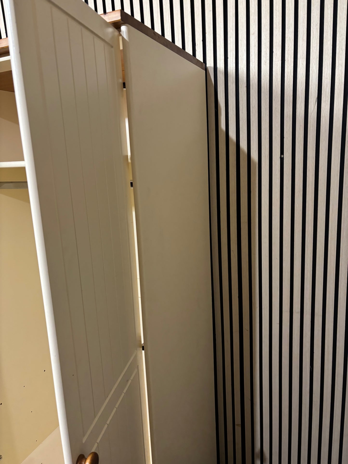 Solid white and oak 2 door wardrobe (H 180 x W 86 x D 56 cm) 43621