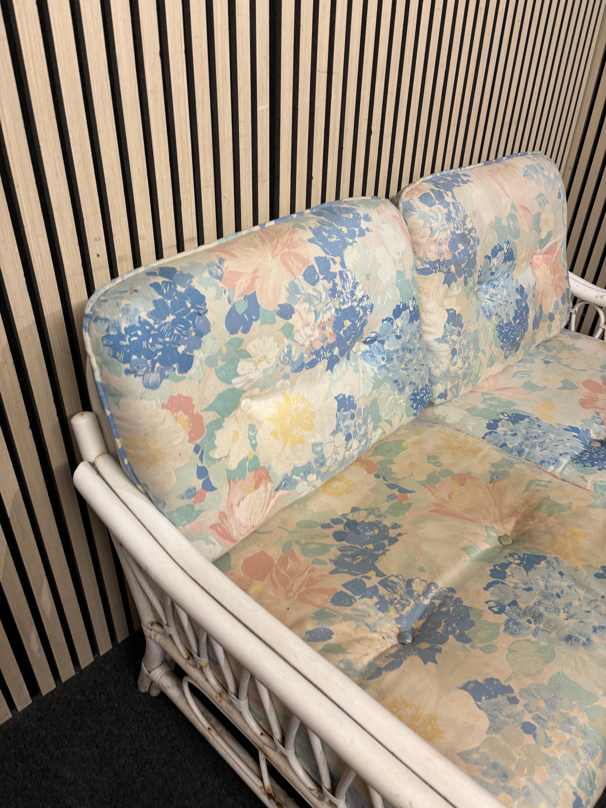 White wicker 2 seater sofa with mixed fabric cushions 43627