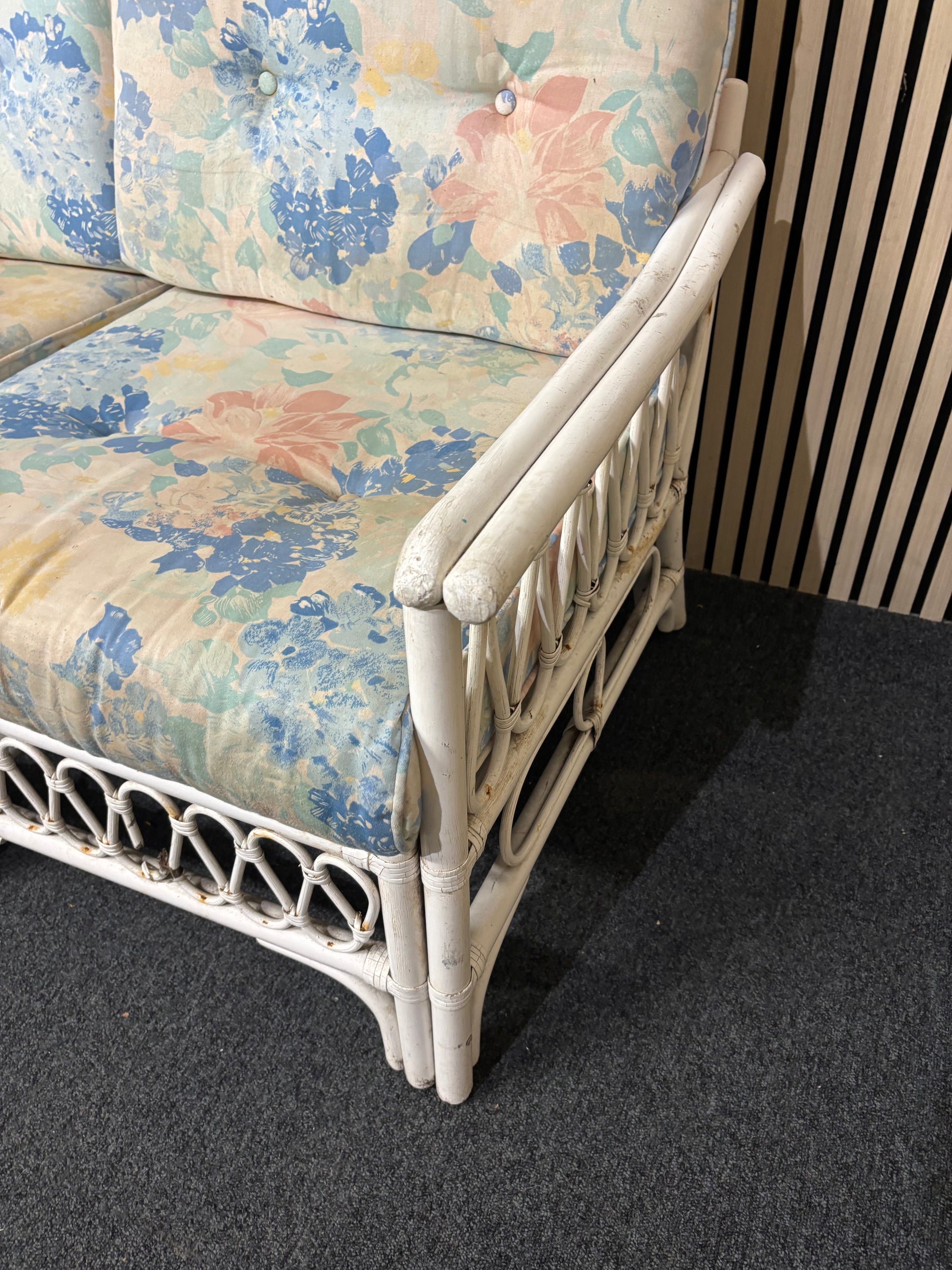 White wicker 2 seater sofa with mixed fabric cushions 43627