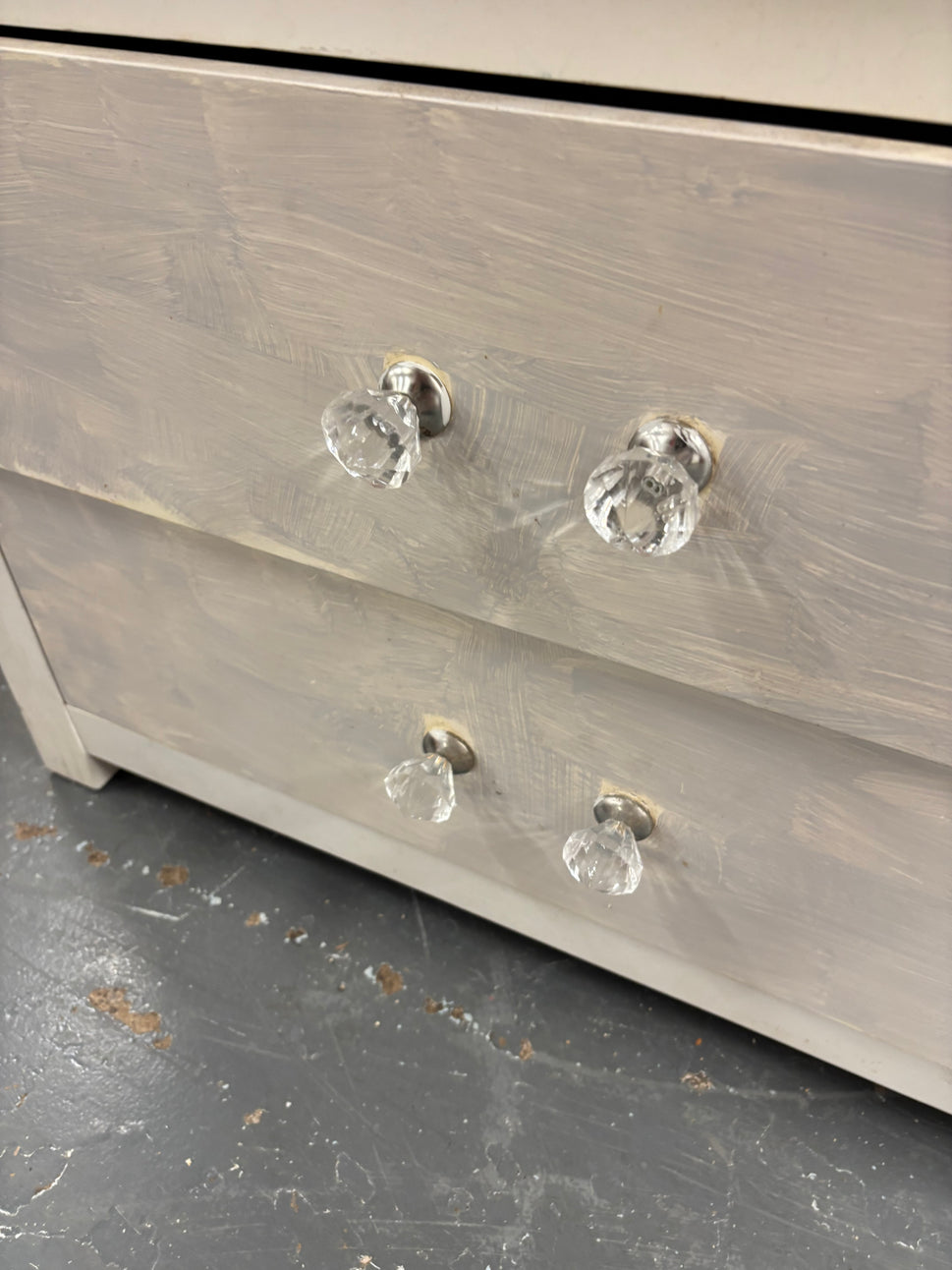 Oak top, 2 drawer white painted low chest of drawers (H 56 x W 80 x D 37 cm) 2425