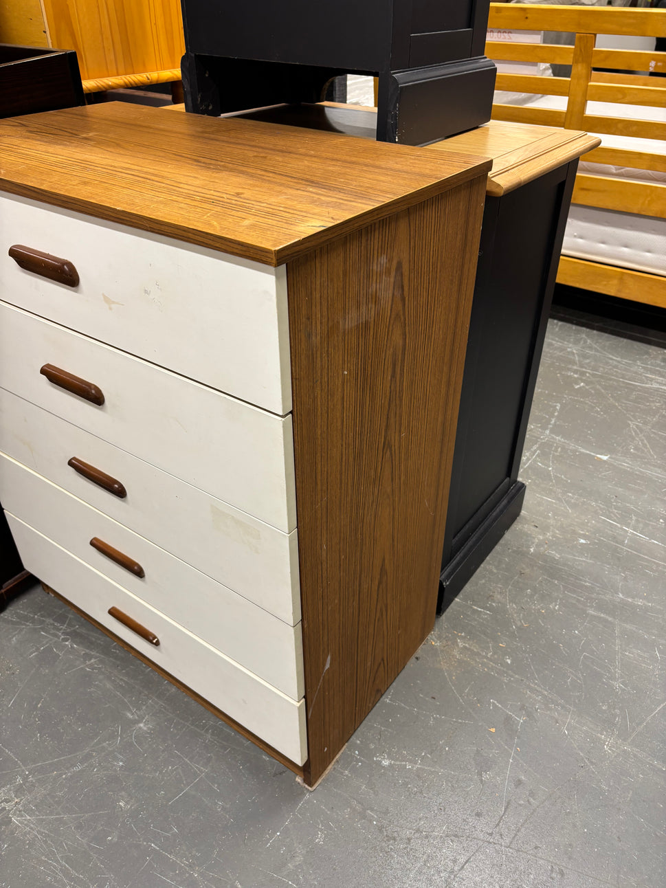 Mahogany and white wooden 5 drawer chest of drawers (H 90 x W 72 x D 41 cm) 43486