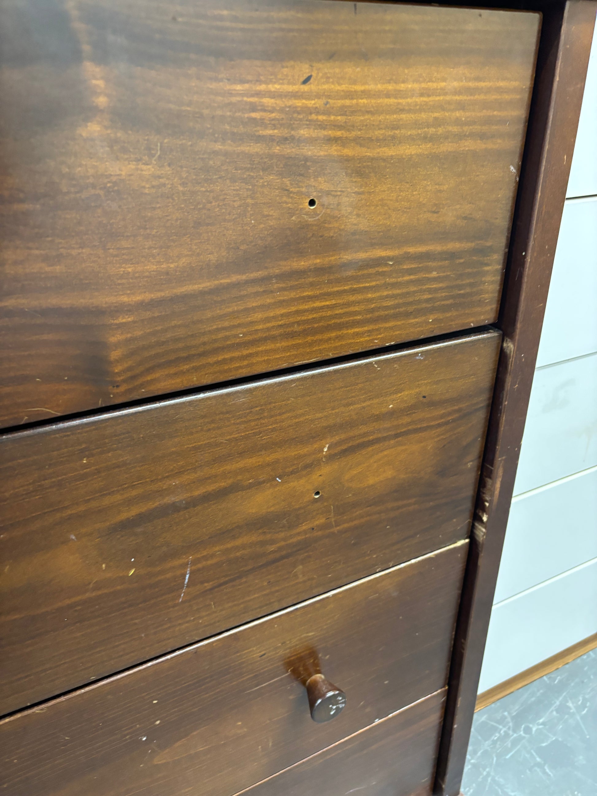 Dark pine stained 4 high chest of drawers with upstand 83Wx45Dx94H 4126