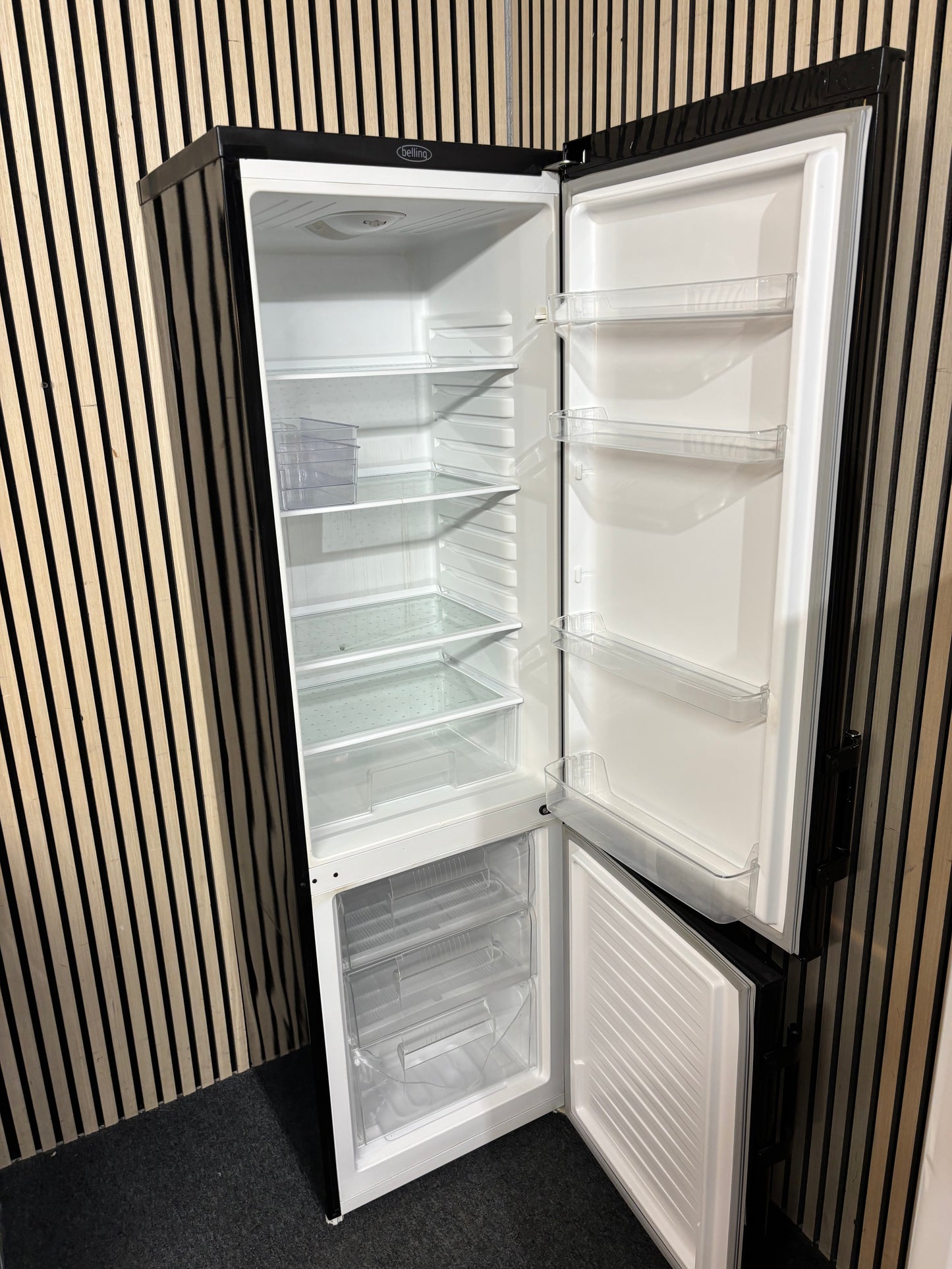 Black 70/30 fridge freezer (H 180 x W 55 x D 58 cm) 43611