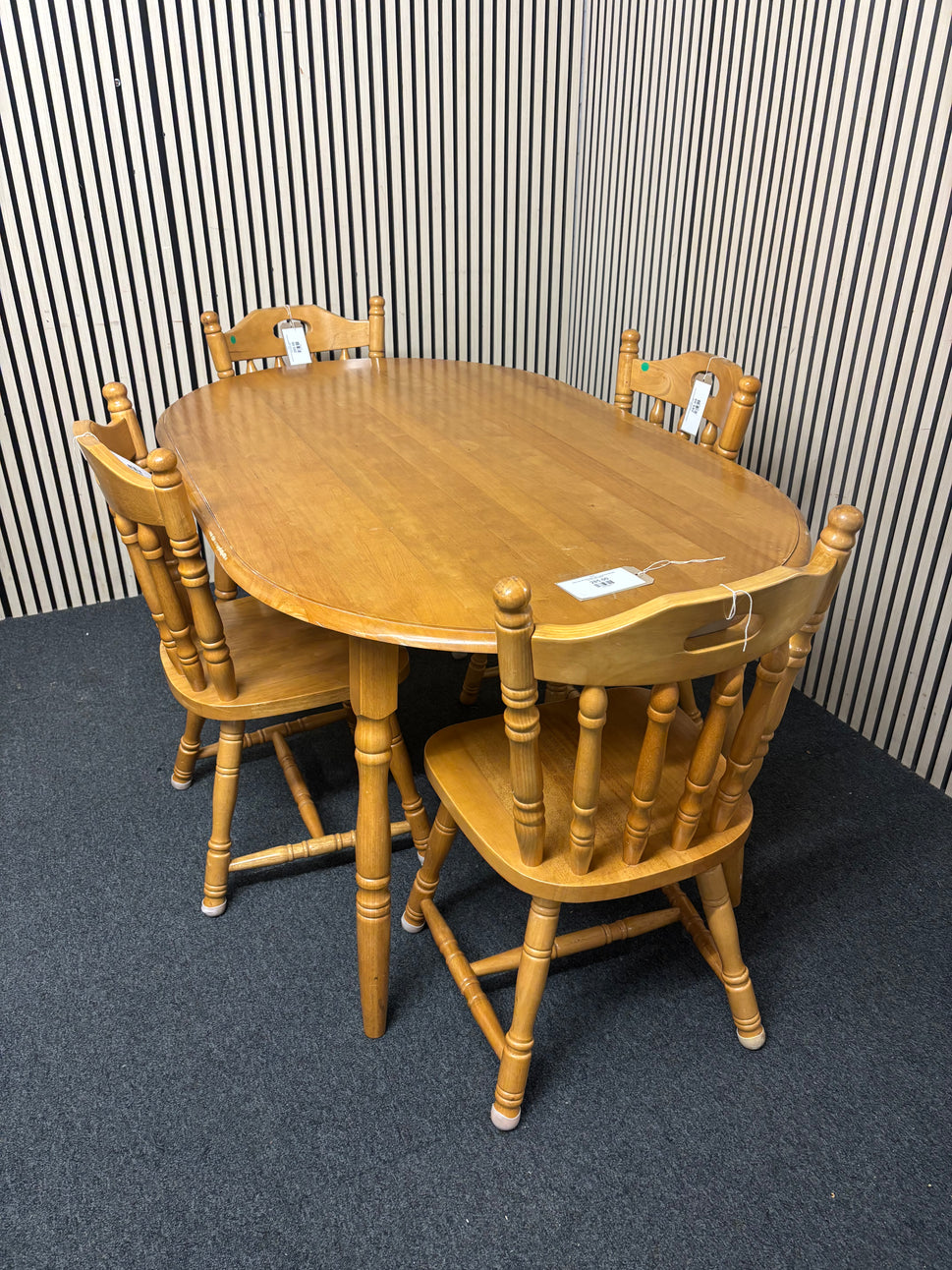 Solid pine 5ft dining table with 4 matching solid pine dining chairs 43648