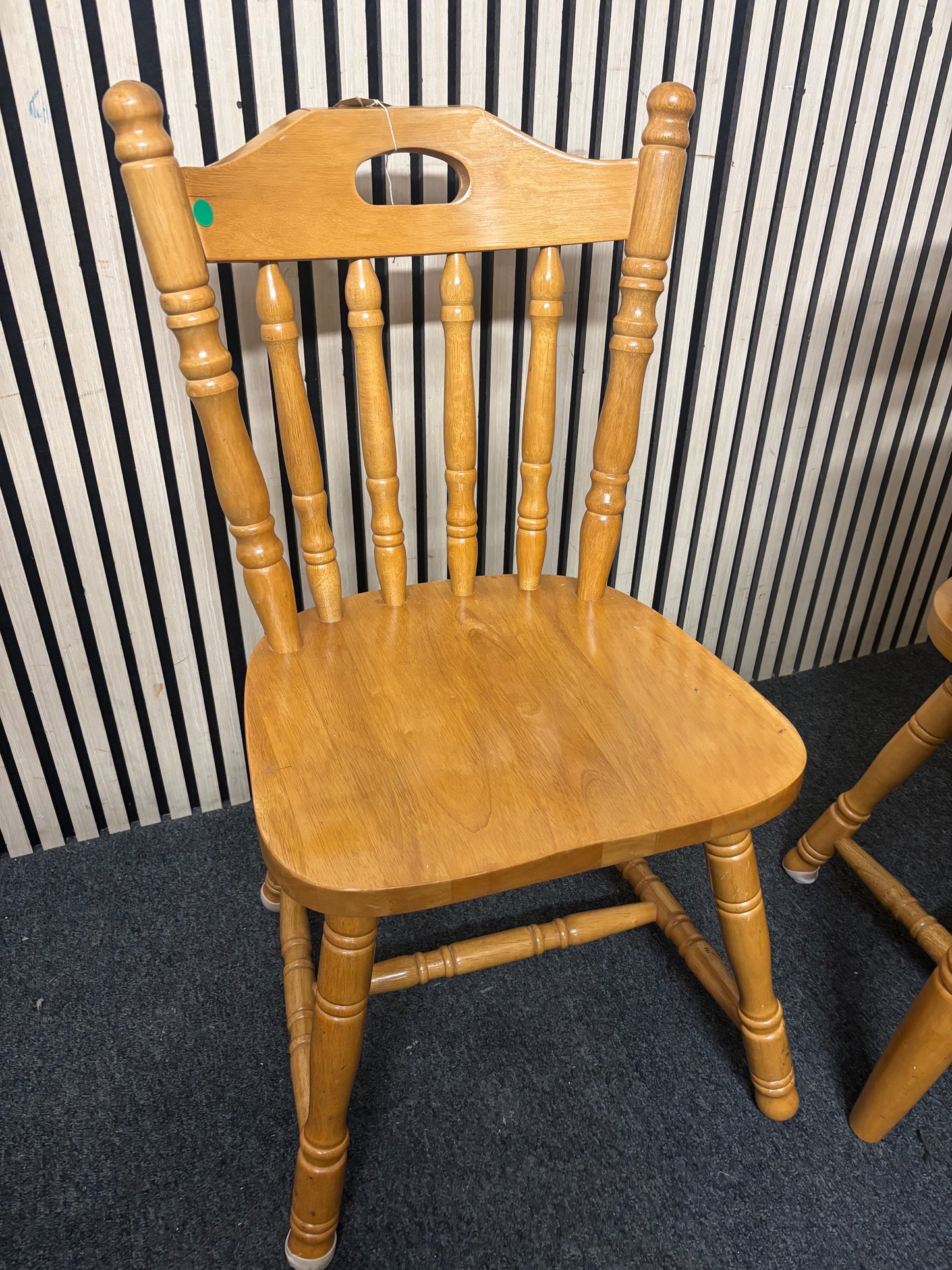 Solid pine 5ft dining table with 4 matching solid pine dining chairs 43648