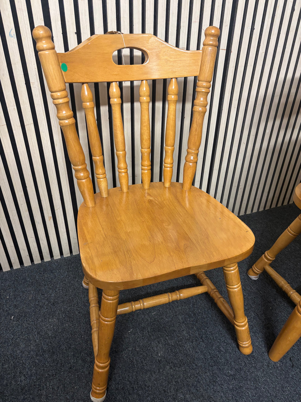 Solid pine 5ft dining table with 4 matching solid pine dining chairs 43648