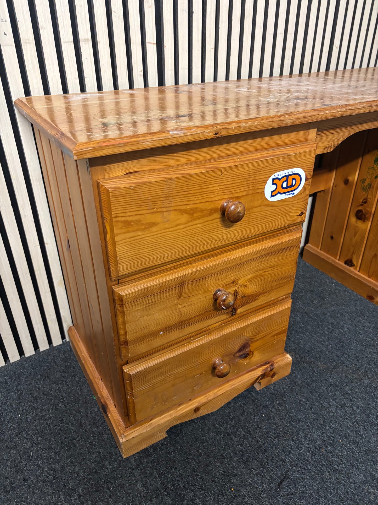 Solid pine 6 drawer dressing table with (H 70 x W 143 x D 42 cm) 43637
