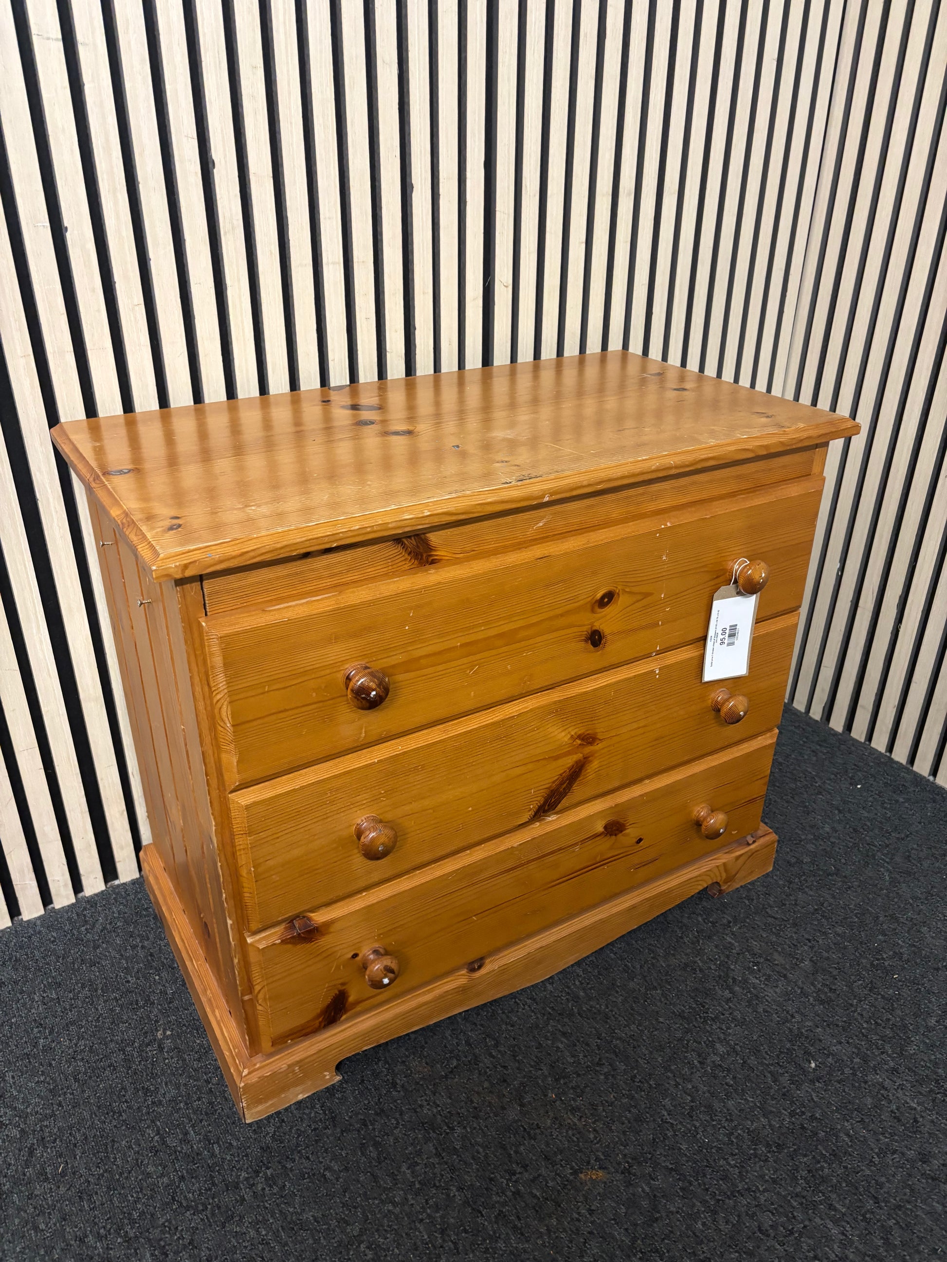 Solid pine 3 drawer chest of drawers (H 65 x W 78 x D 42 cm) 43638