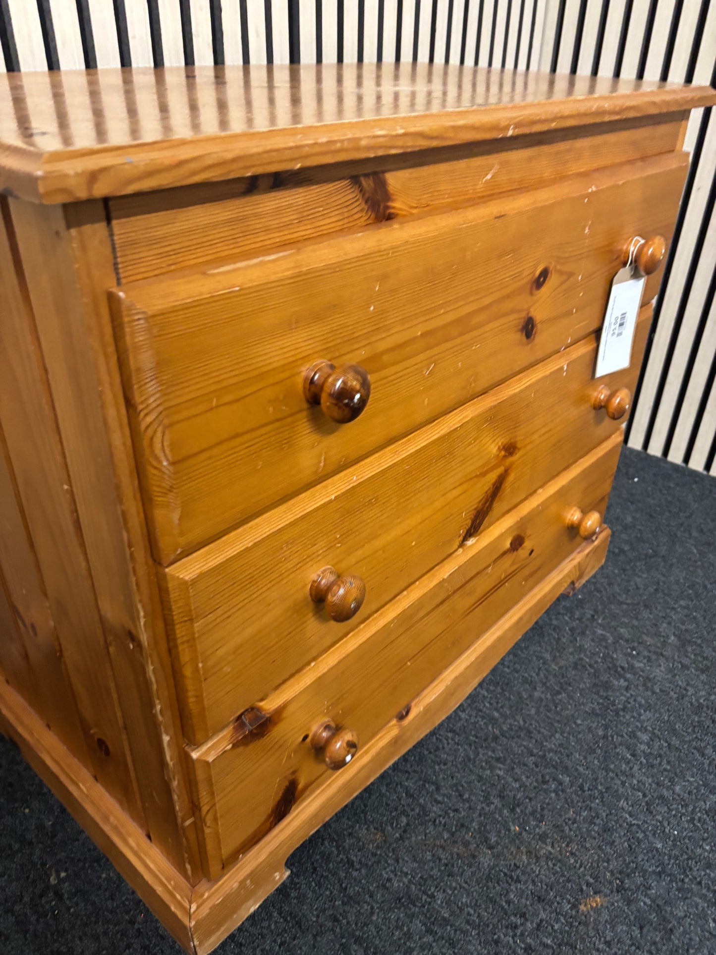 Solid pine 3 drawer chest of drawers (H 65 x W 78 x D 42 cm) 43638