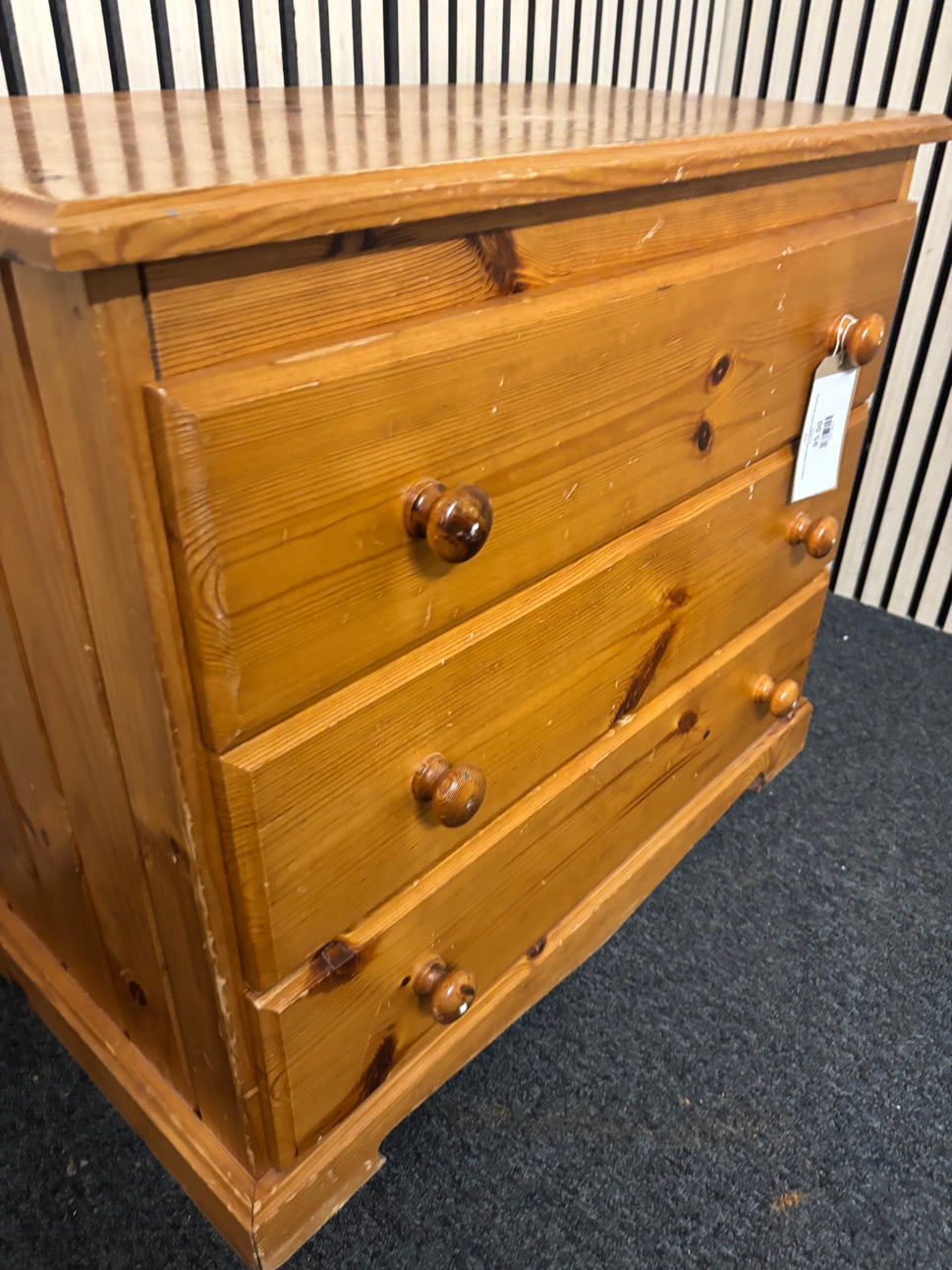 Solid pine 3 drawer chest of drawers (H 65 x W 78 x D 42 cm) 43638