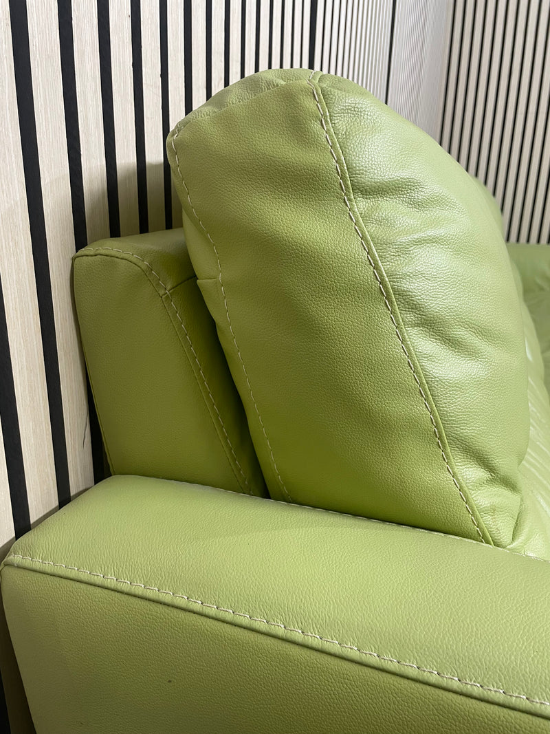 Modern lime green leather corner sofa with right-hand chaise lounge. (L 250 x W 160 cm)  44807
