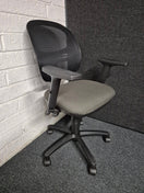 Switch Jota 2 lever swivel chair with HA Back and arms 2 image