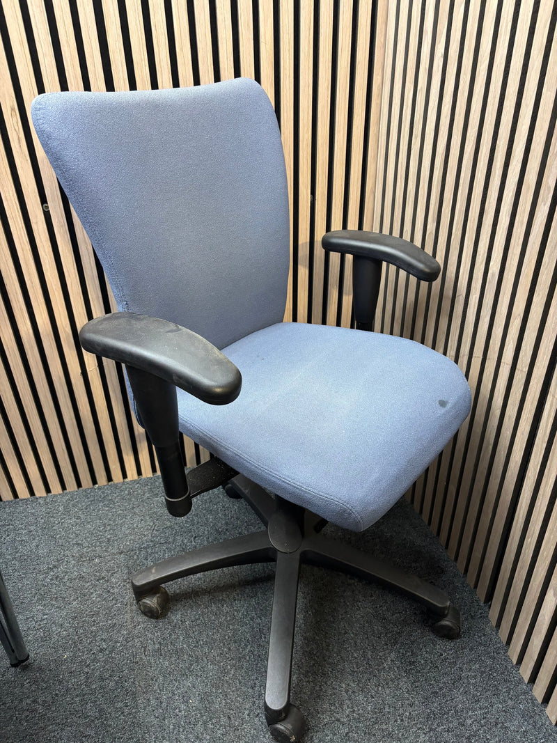 Blue fabric secondhand high back swivel chair with black 5 star base and adjustable arms - image 1