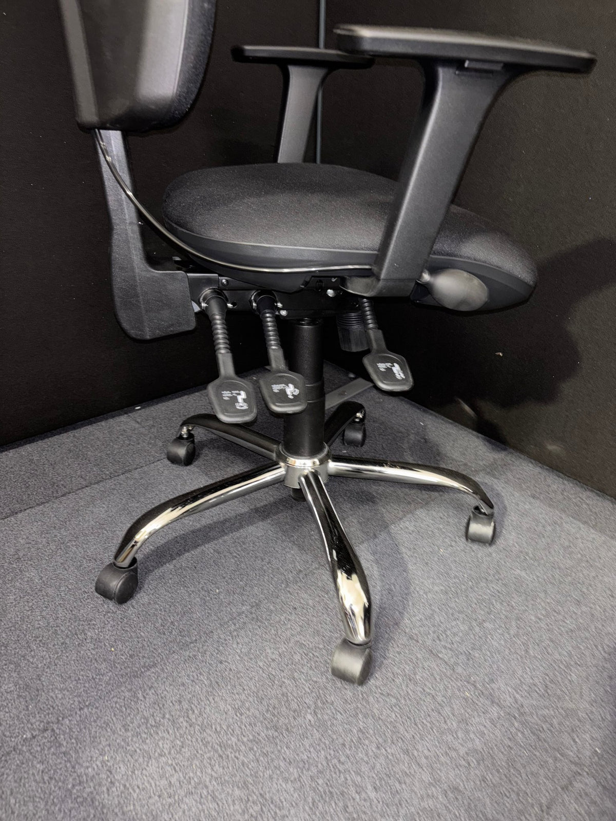 BRAND NEW Senza Ergo, lumbar pump, seatslide, adjustable arms, syncro mech, black fabric
PRICE INC VAT AT 23%
LARGE QTY'S AVAILABLE