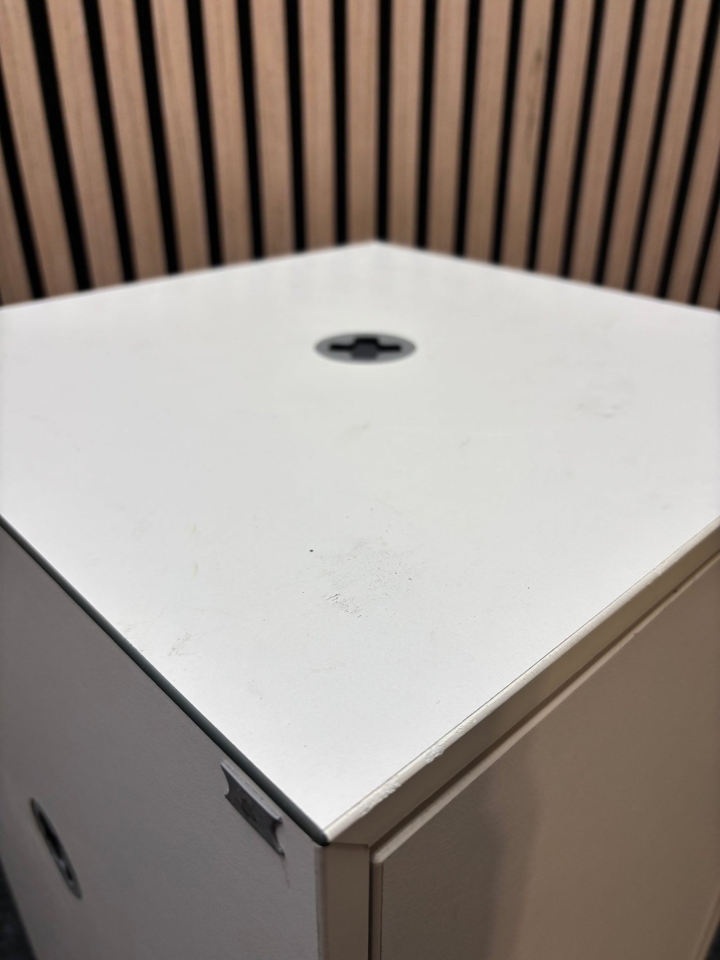 White wooden small 1 door storage unit (H 80 x W 40 x D 40 cm)