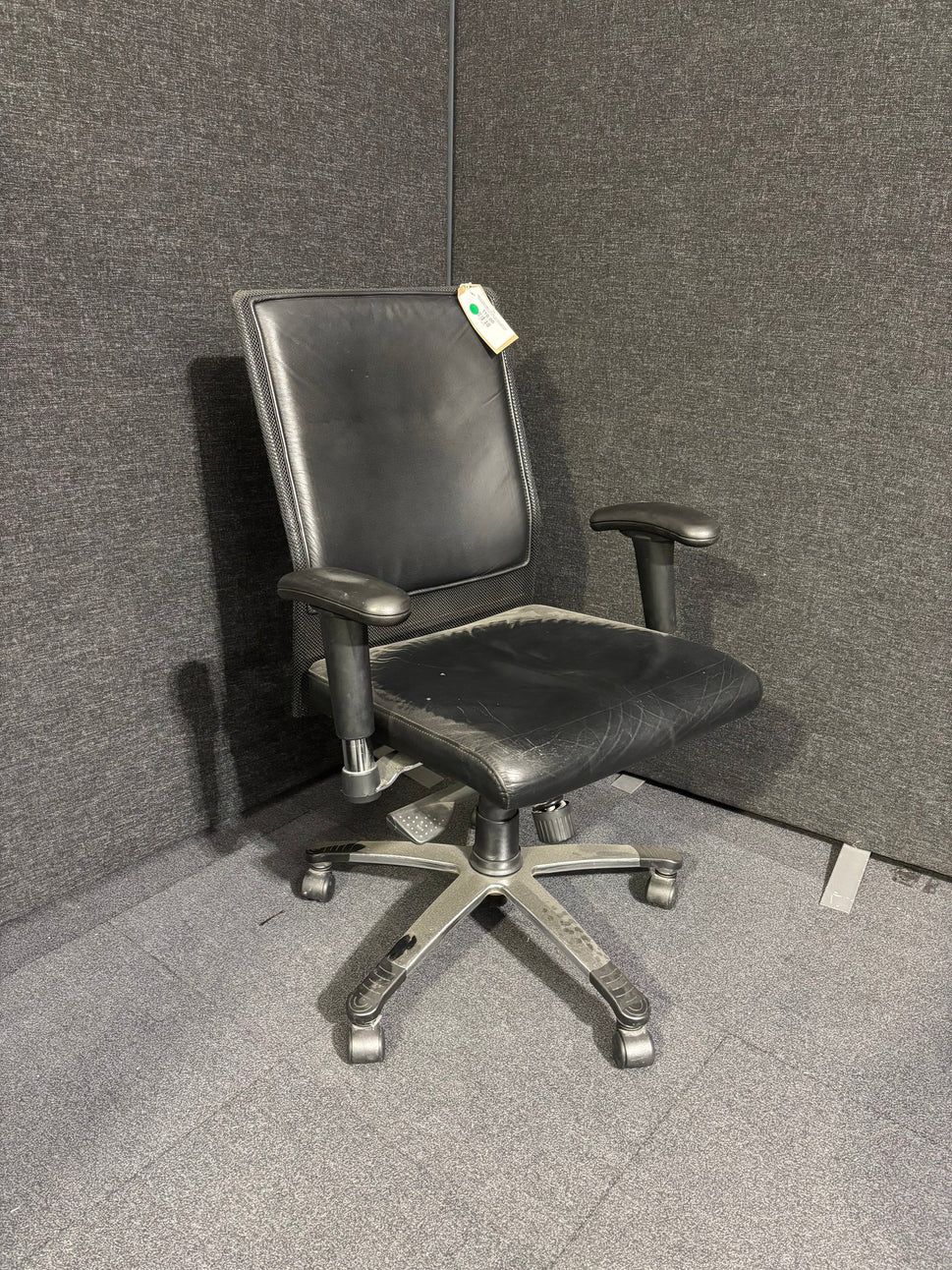 LAST ONE 
DAMAGED ARM 
High back black leather and mesh executive swivel chair with polished metal base and height adjustable arms
