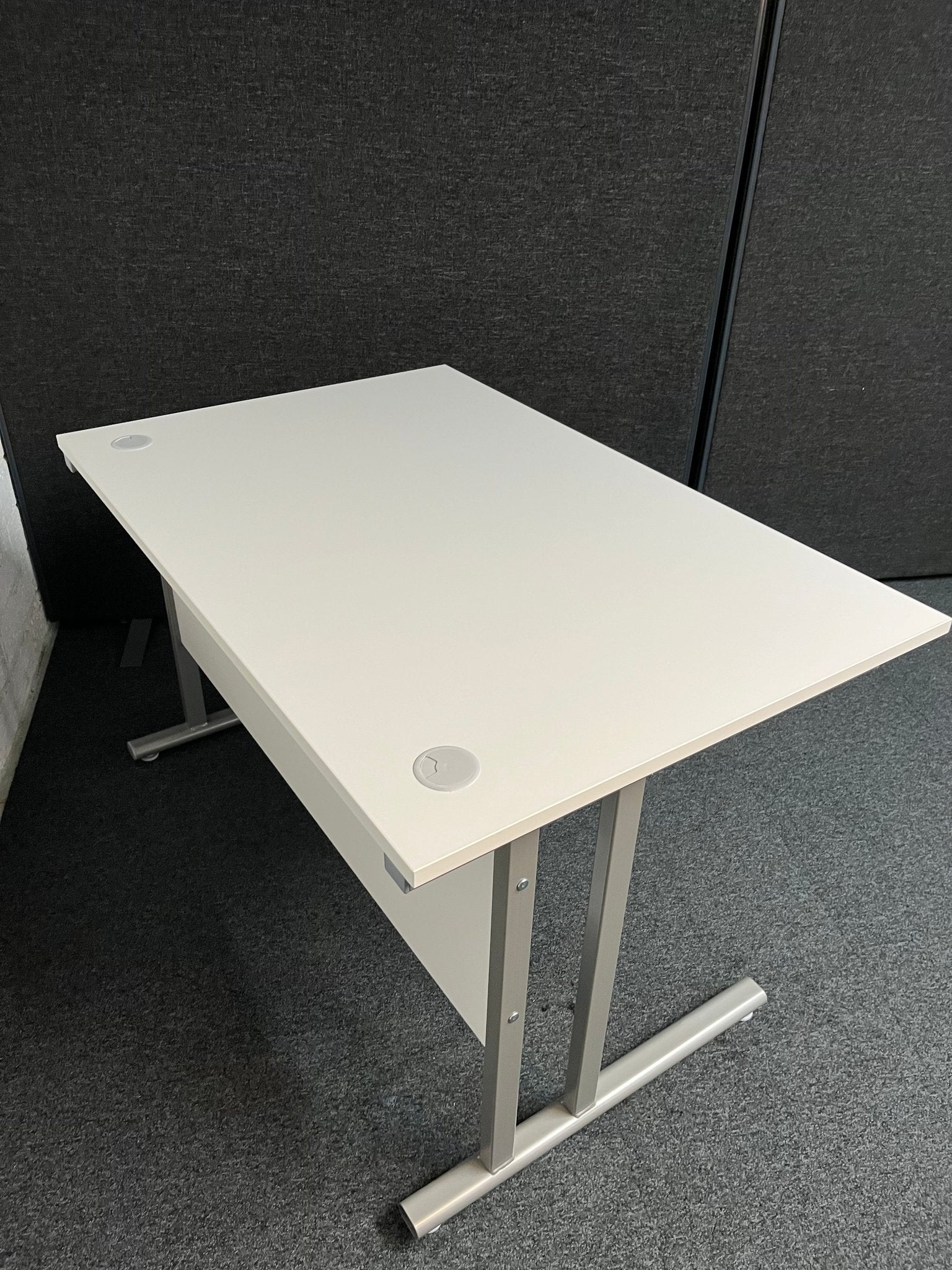 SECONDHAND 1200Lx800Dx720H White cantilever desk with silver metal frame and white modestly panel. IN EXCELLENT CONDITION. Price inclusive of VAT