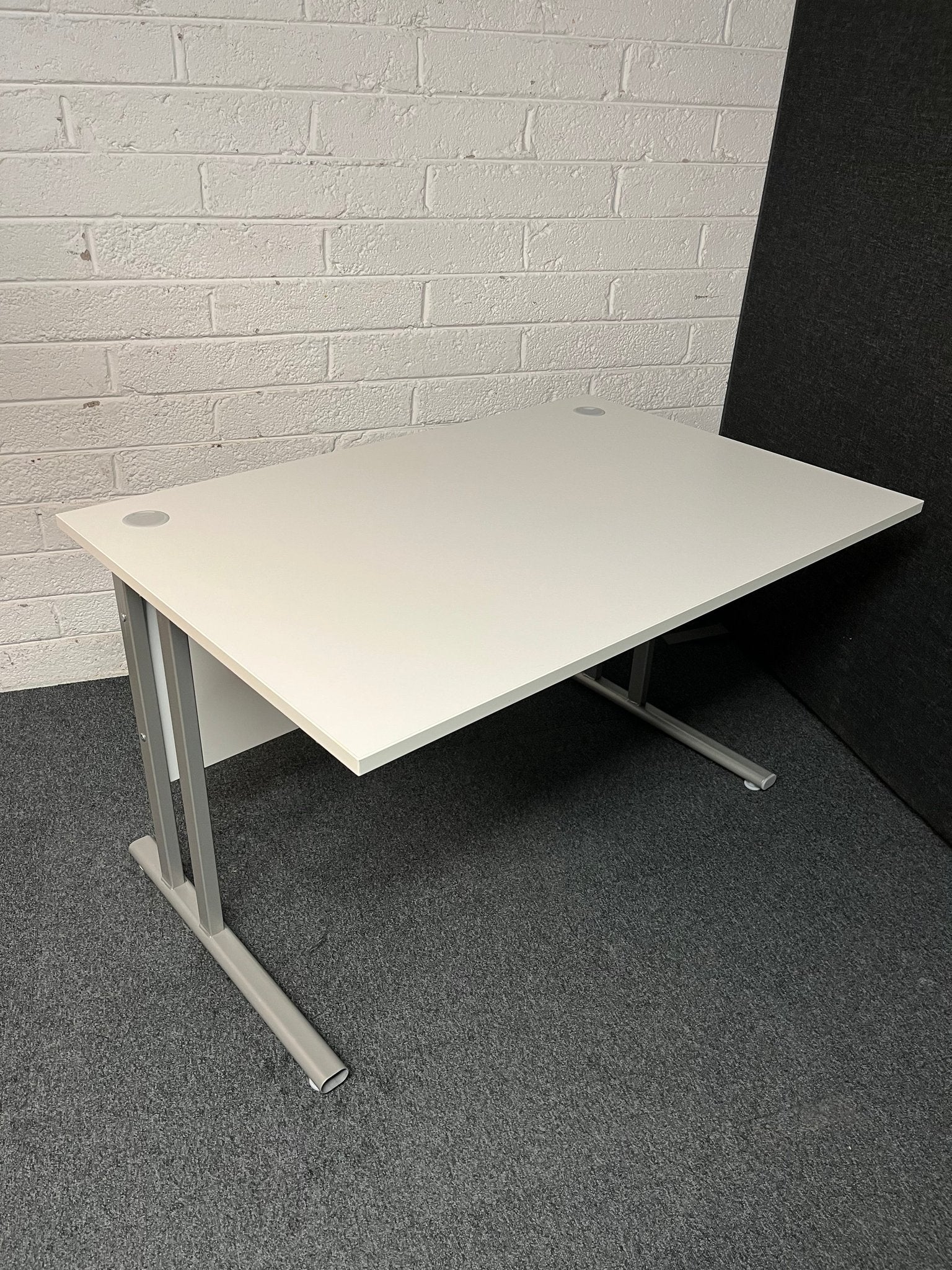 SECONDHAND 1200Lx800Dx720H White cantilever desk with silver metal frame and white modestly panel. IN EXCELLENT CONDITION. Price inclusive of VAT