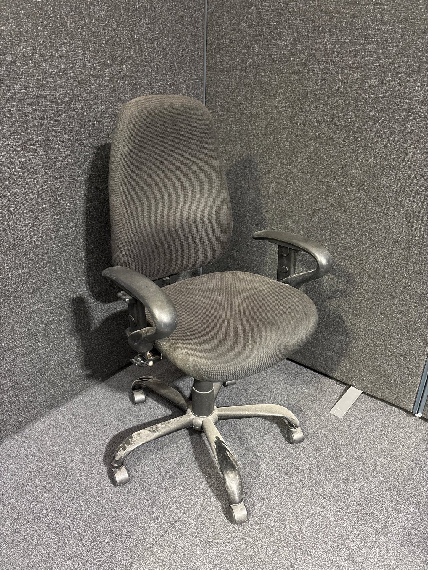 Secondhand mixed fabric swivel chair with arms and height adjustable seat