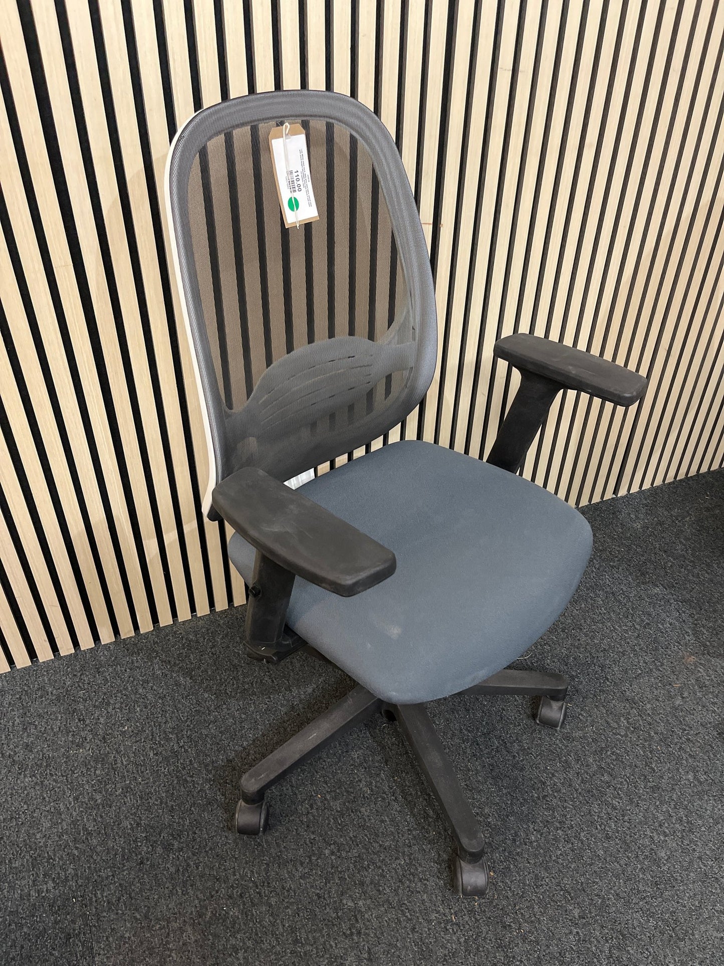 Orangebox mesh back, dark grey seat fabric swivel chair, metal 5 star base on castors. Add Add arms for €40.00 1425