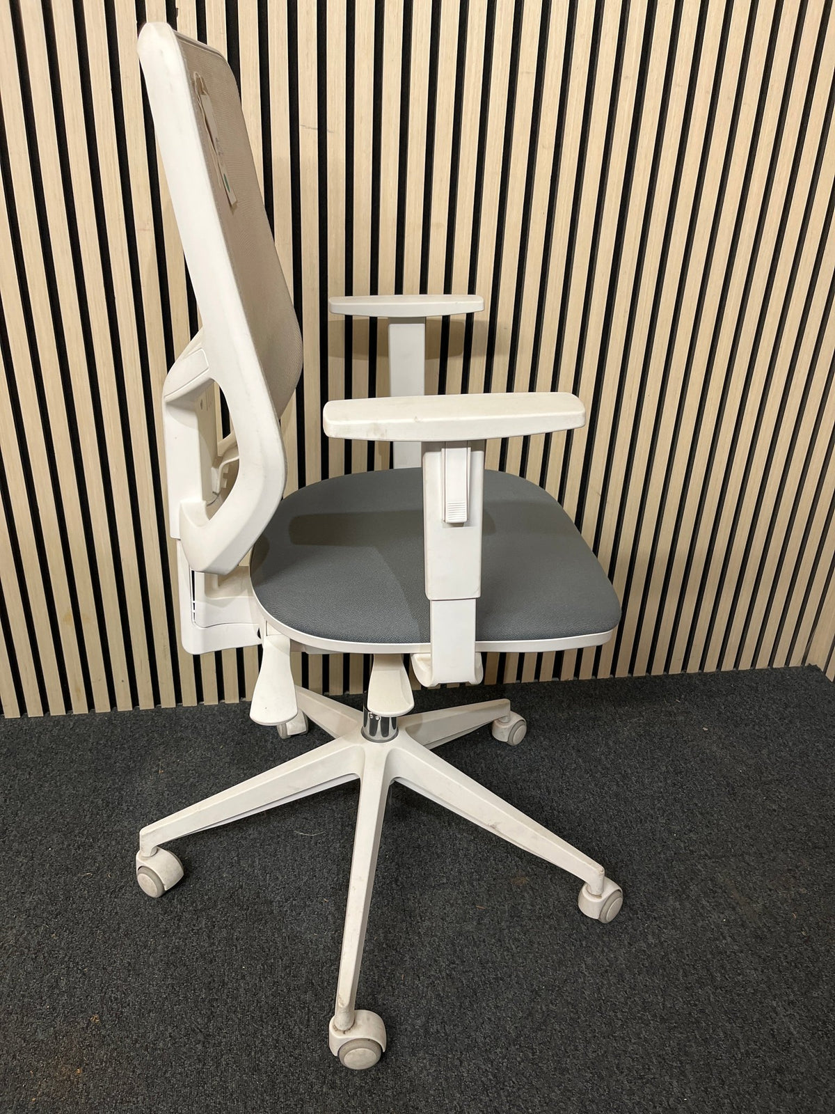 Orangebox mesh back, dark blue seat fabric swivel chair, metal 5 star base on castors. Add Add arms for €40.00 1425
