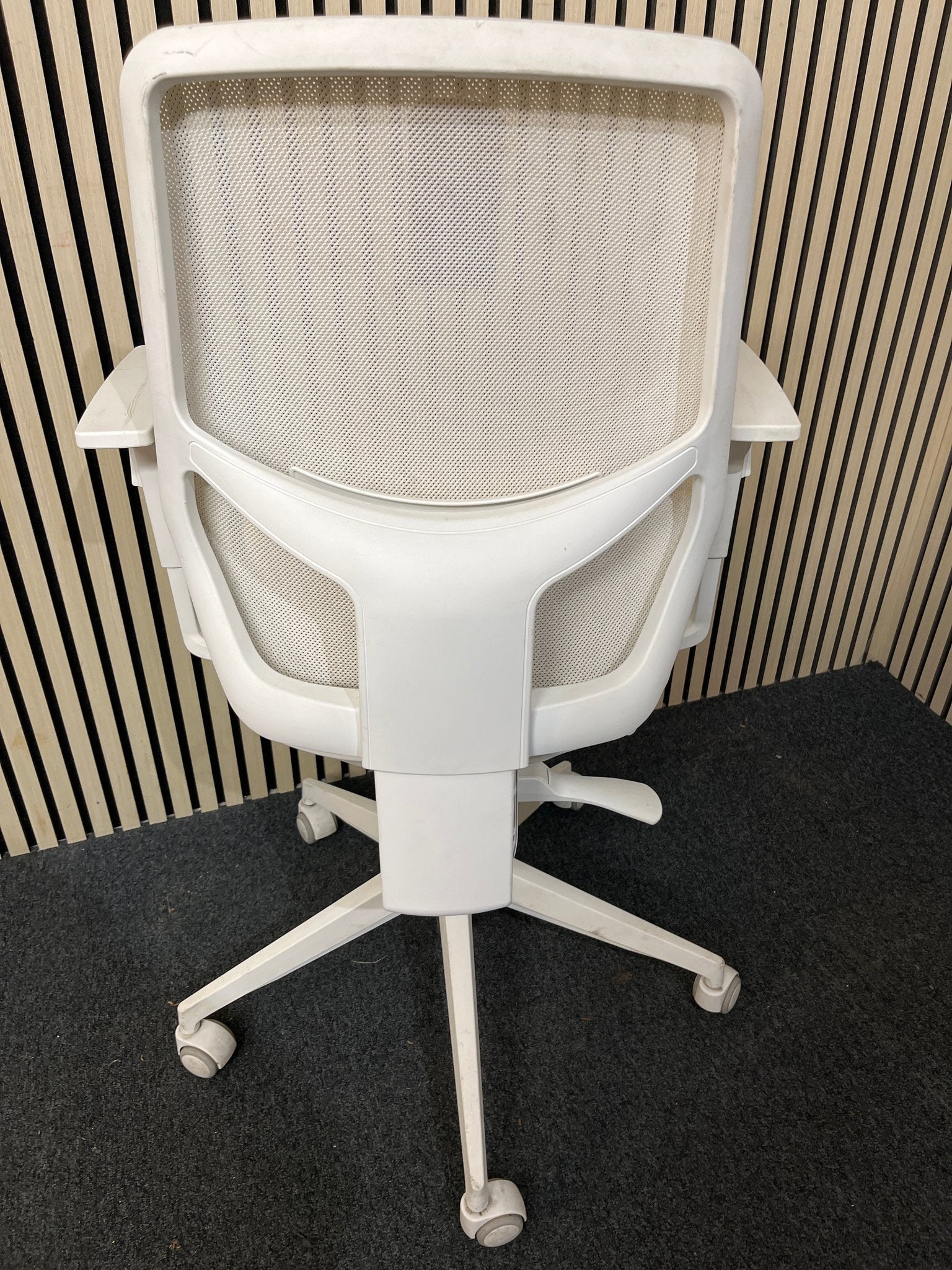 Orangebox mesh back, dark blue seat fabric swivel chair, metal 5 star base on castors. Add Add arms for €40.00 1425