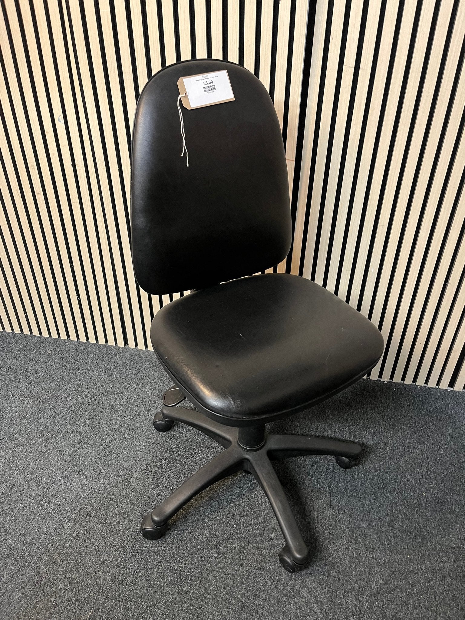 Black Vinyl swivel chair - no arms   3425