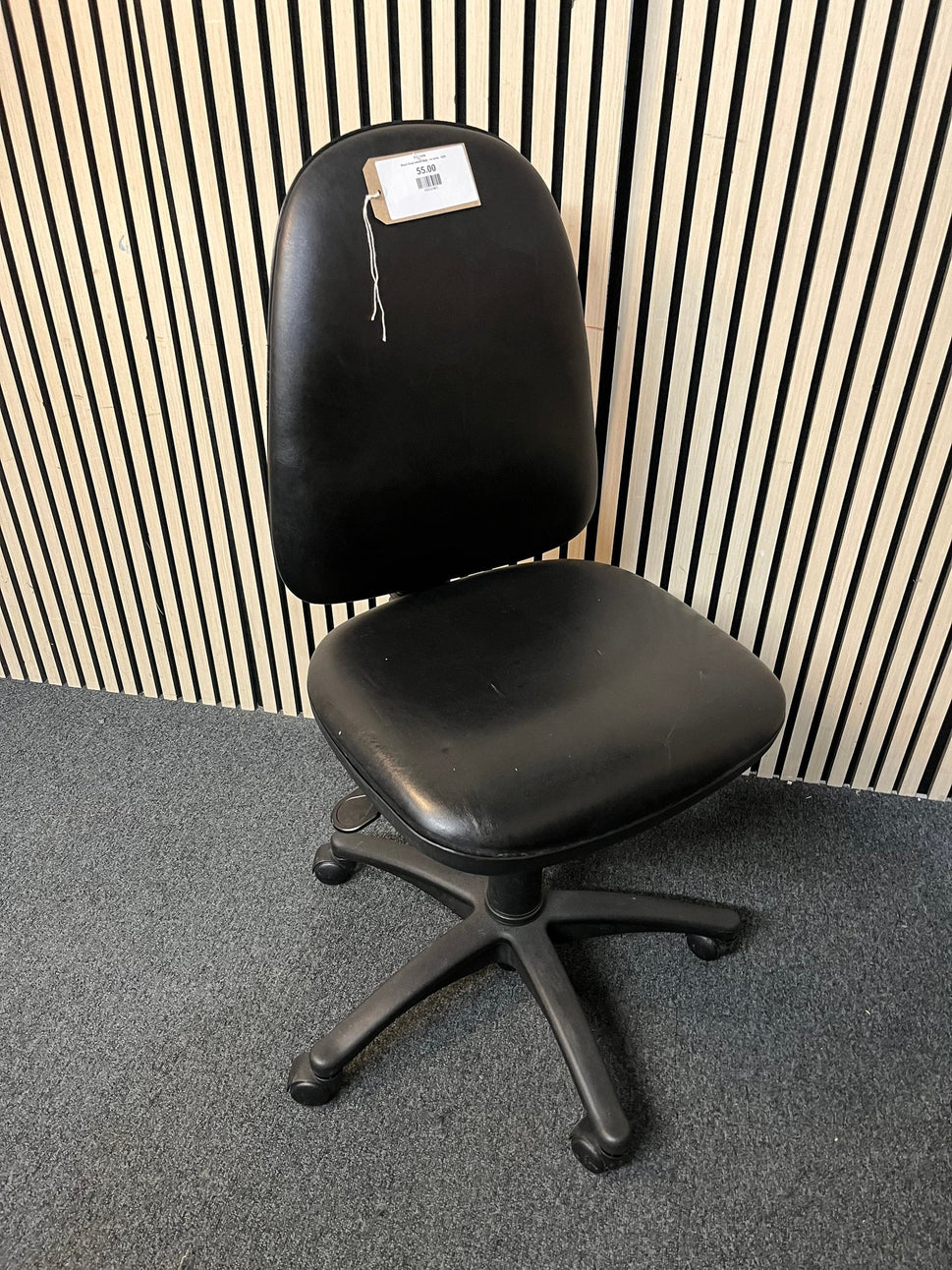 Black Vinyl swivel chair - no arms   3425