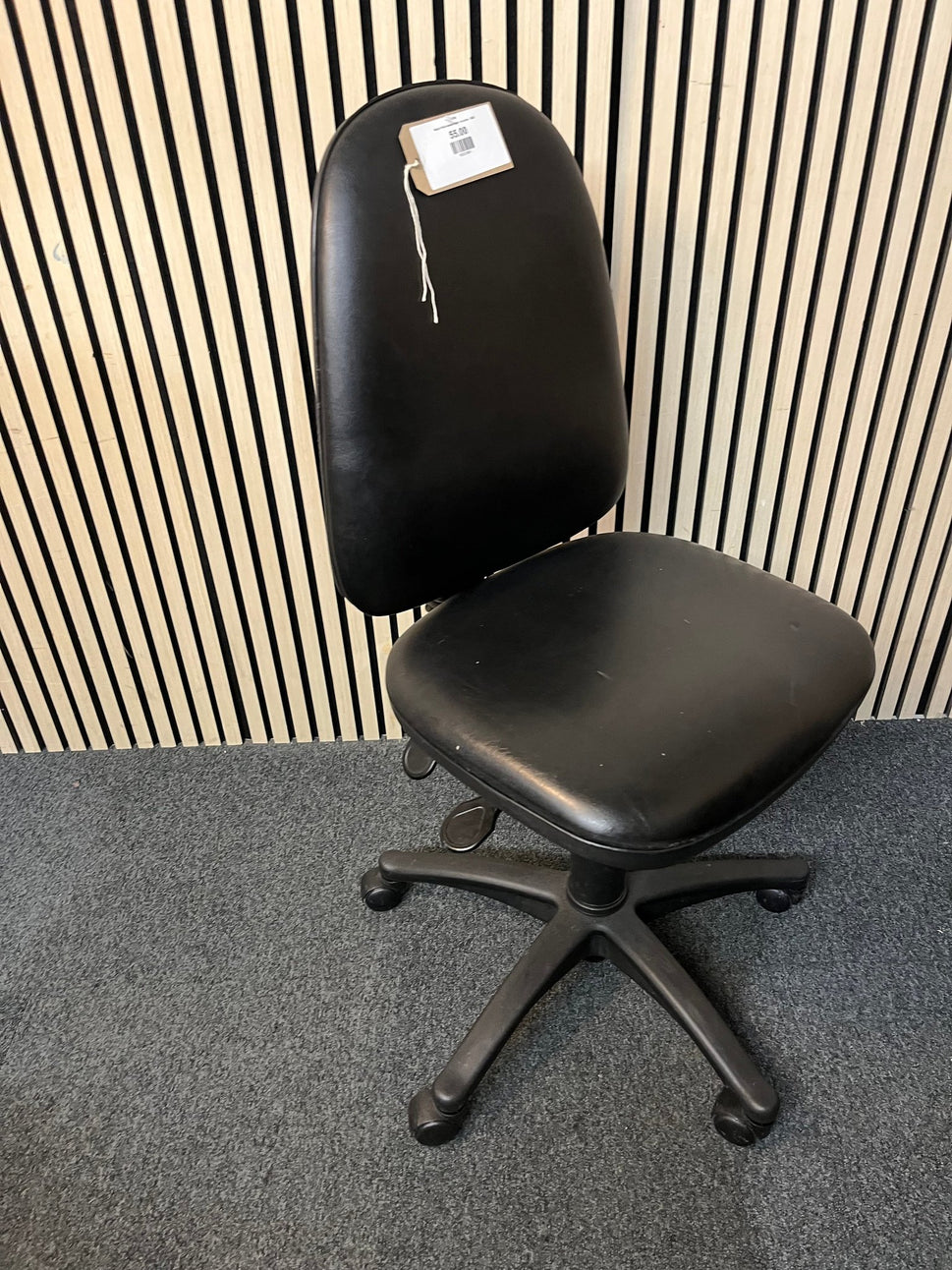Black Vinyl swivel chair - no arms   3425
