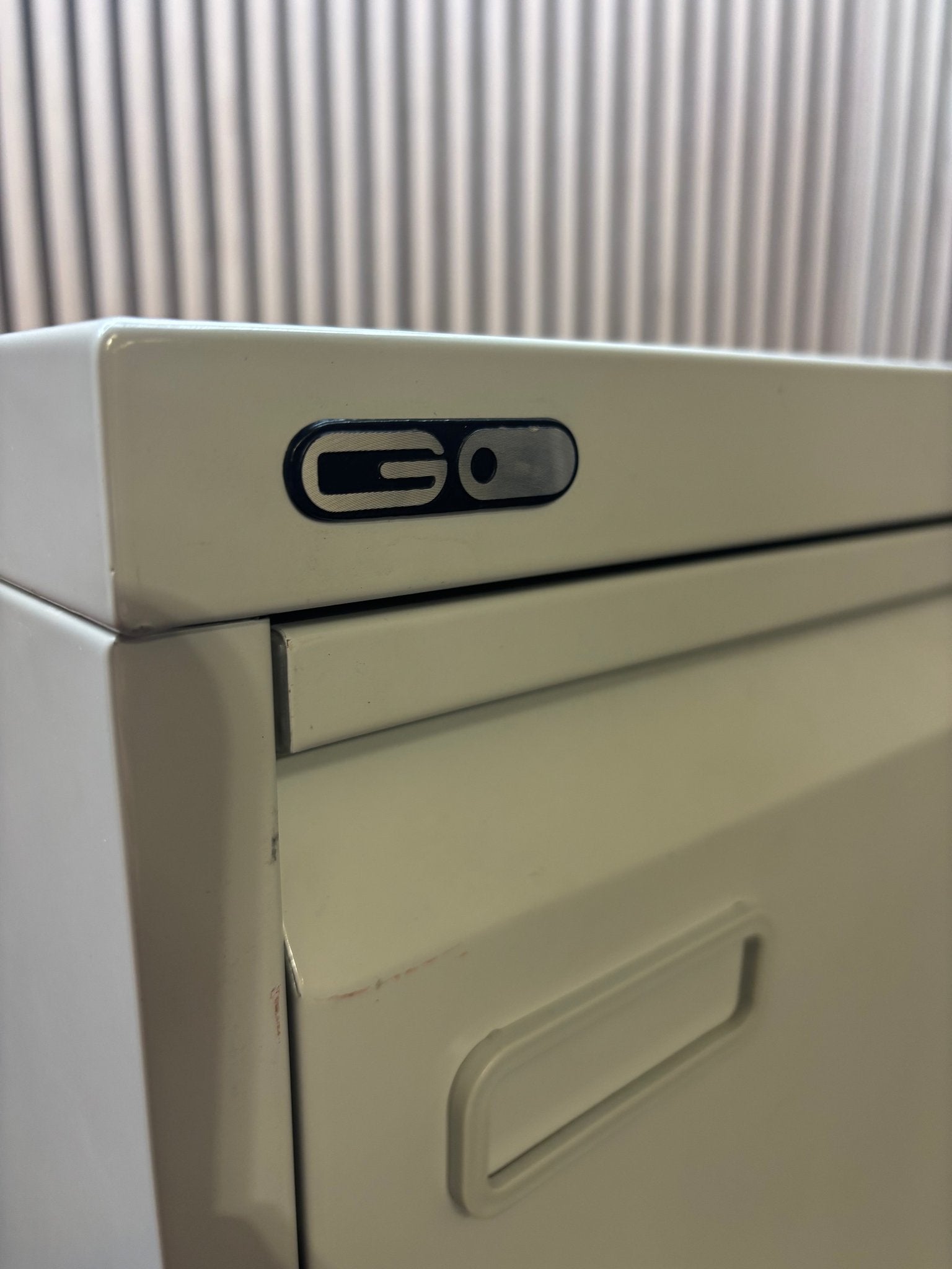 Grey GEO 4 drawer filing cabinet (H 102 x W 46 x D 62 cm)